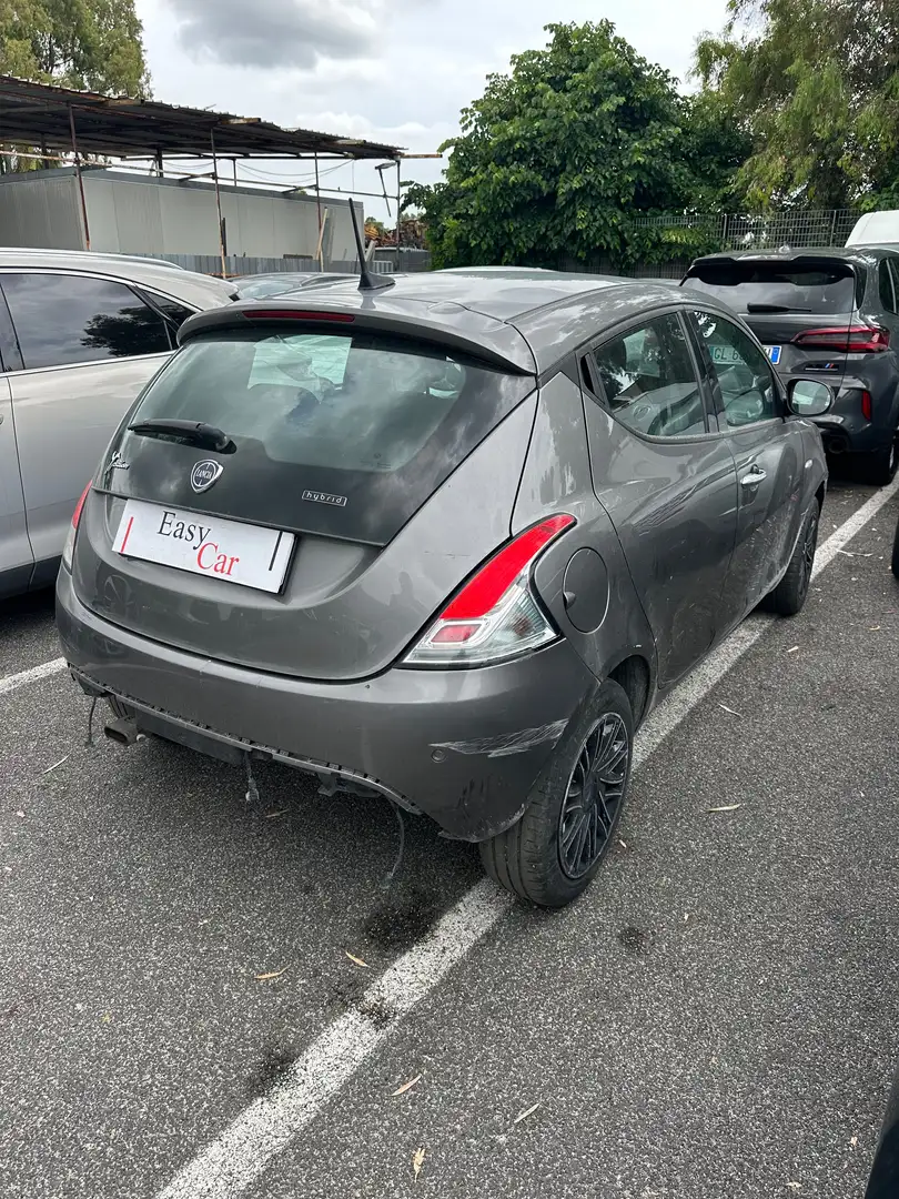 Lancia Ypsilon Ypsilon 1.0 firefly hybrid Silver s Grijs - 2