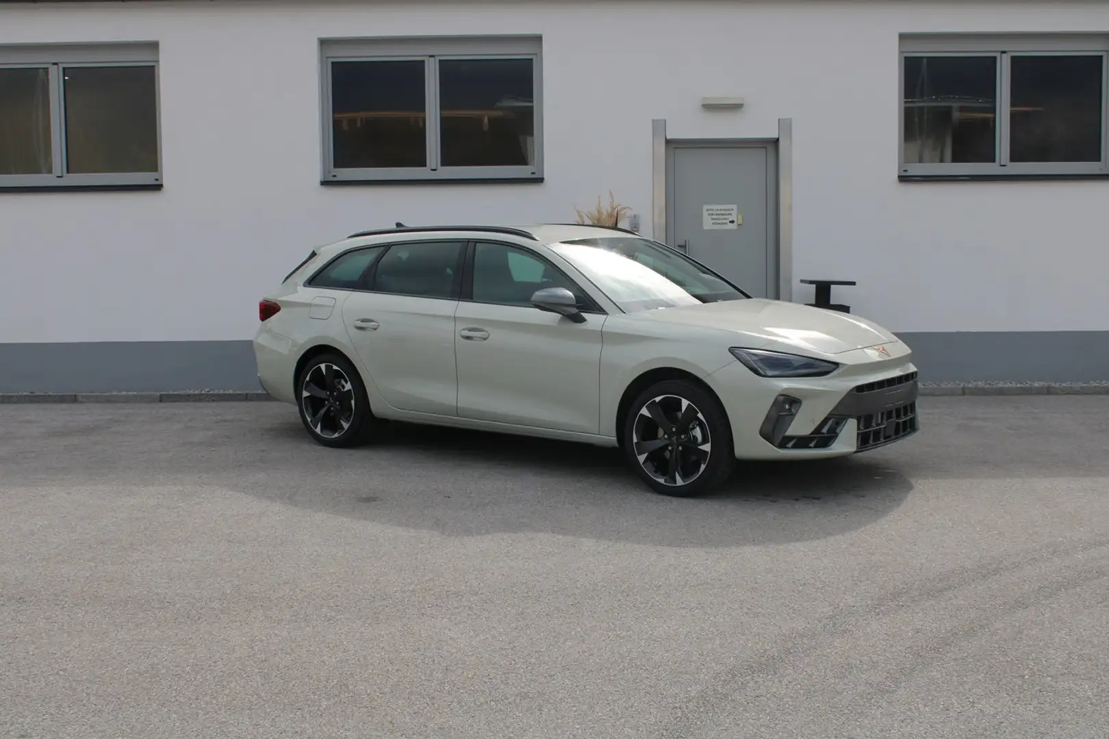 CUPRA Leon 1.5 TSI 150 PS ACT Grau - 1