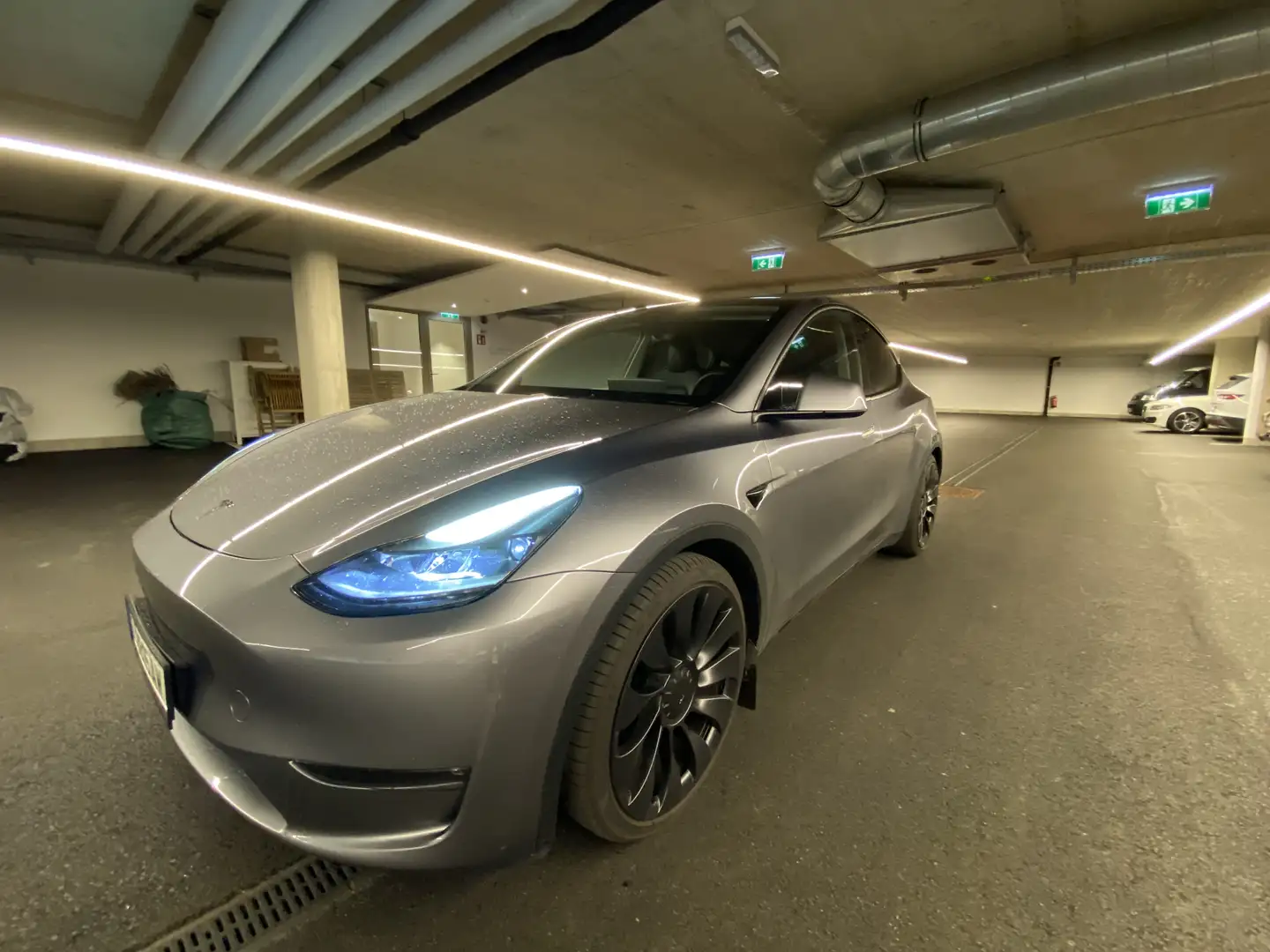 Tesla Model Y Performance/ Mwst Abzug/ GARANTIE/ 8-Fach Bereifun Grau - 1