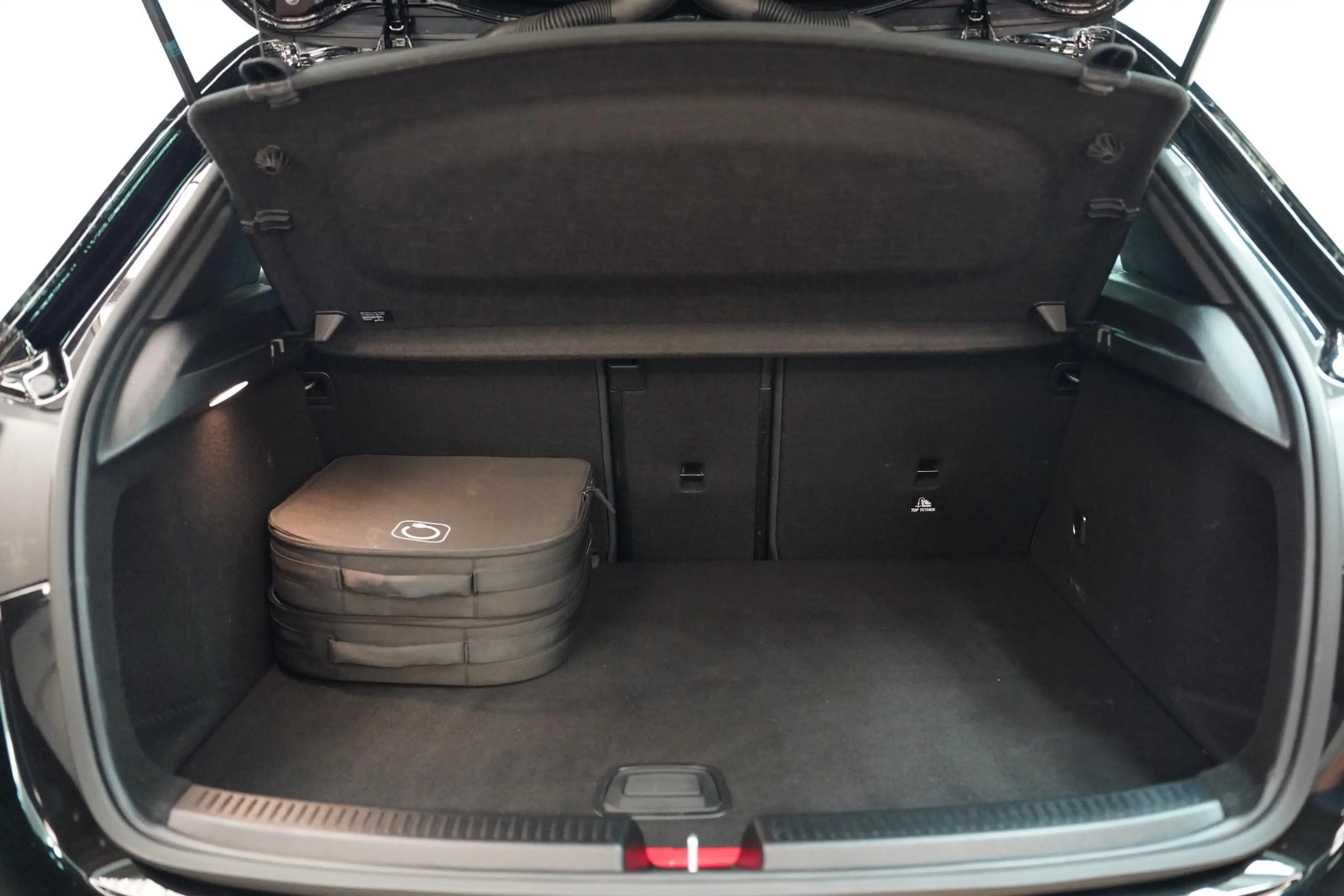 Mercedes-Benz A 250 A e Luxury Line | Pano | Ambient Light | Keyless | — photo 9