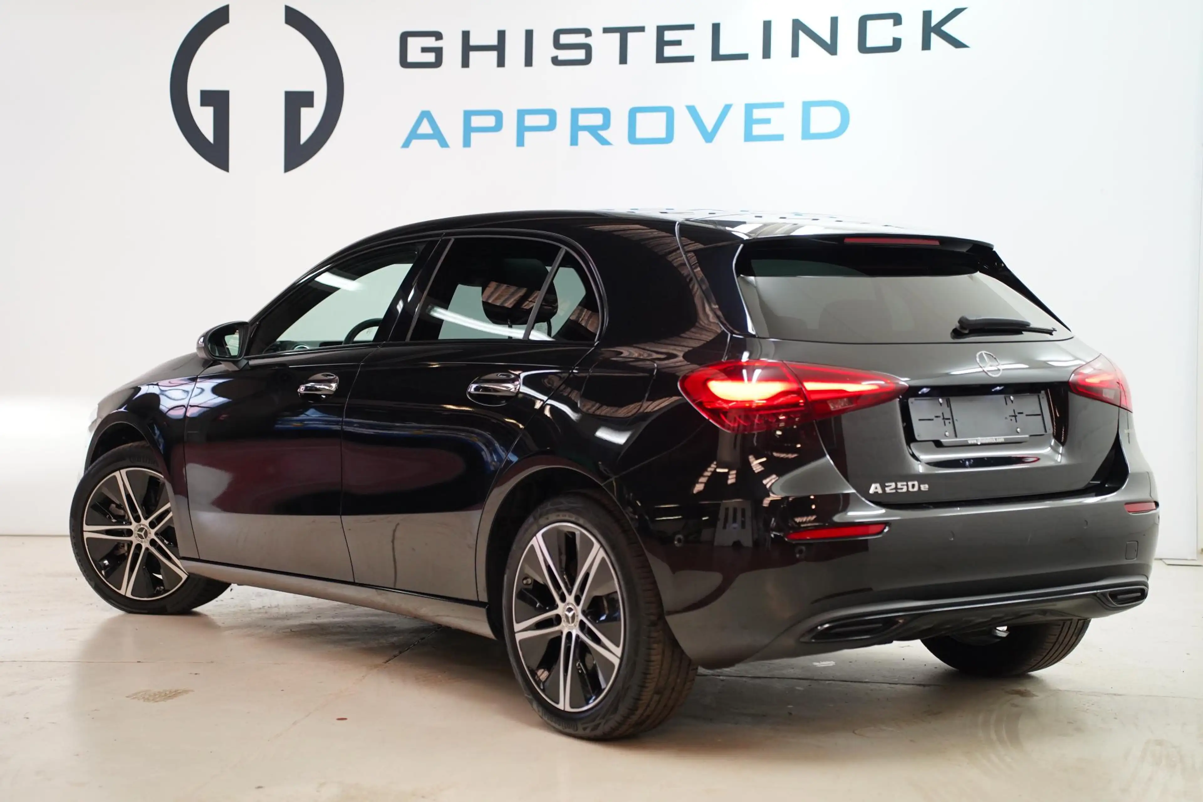Mercedes-Benz A 250 A e Luxury Line | Pano | Ambient Light | Keyless | — photo 8