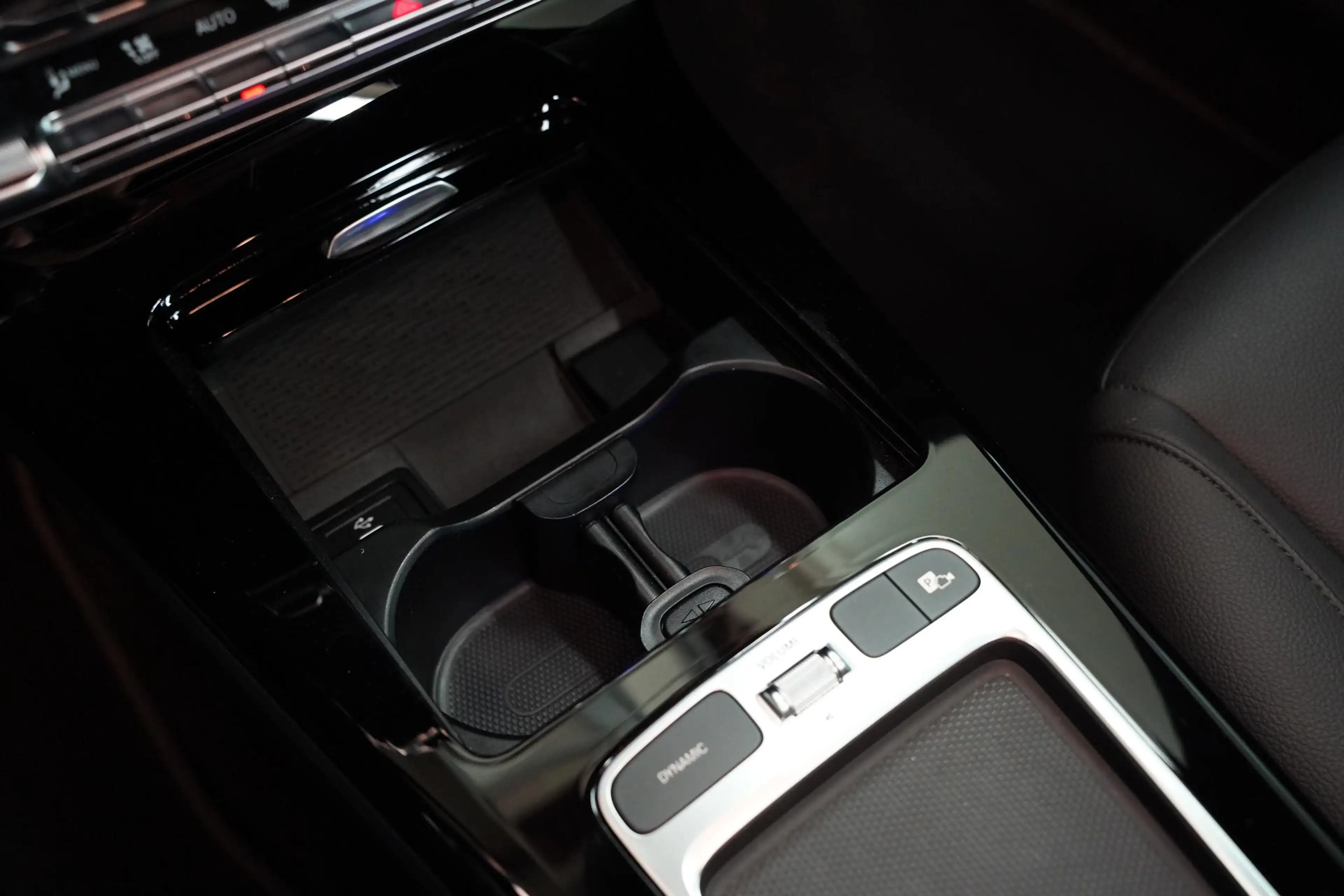 Mercedes-Benz A 250 A e Luxury Line | Pano | Ambient Light | Keyless | — photo 13