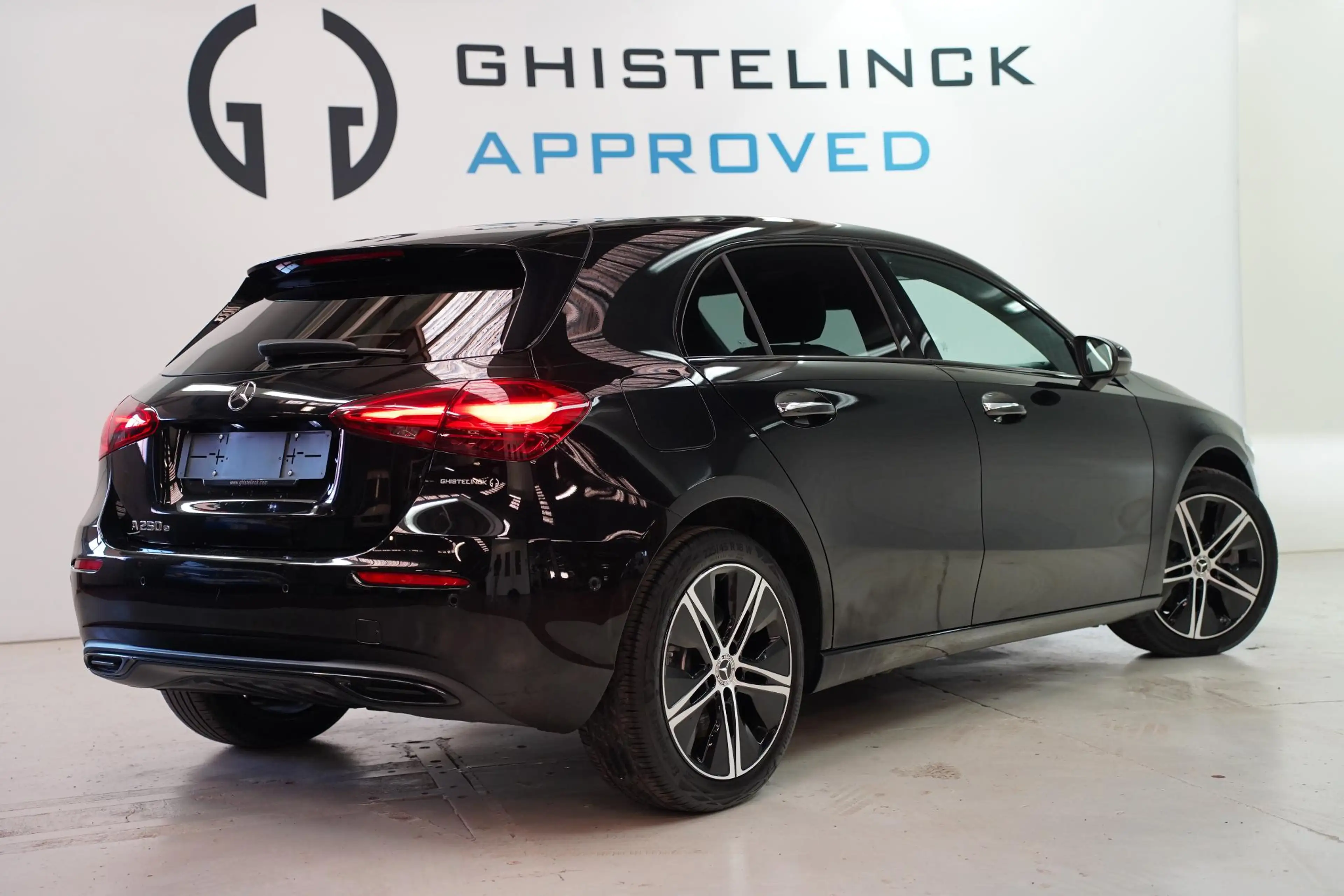 Mercedes-Benz A 250 A e Luxury Line | Pano | Ambient Light | Keyless | — photo 6