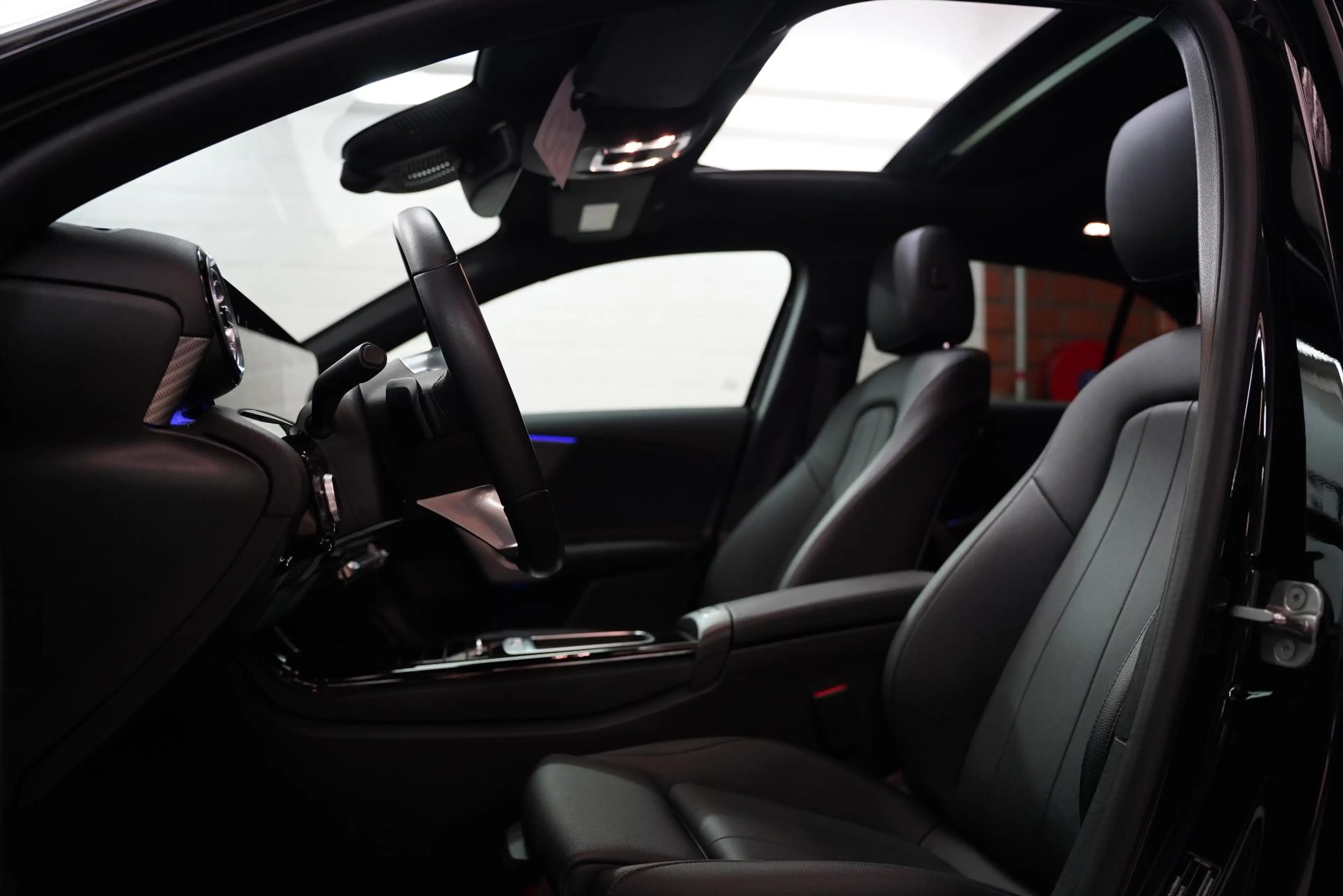 Mercedes-Benz A 250 A e Luxury Line | Pano | Ambient Light | Keyless | — photo 11