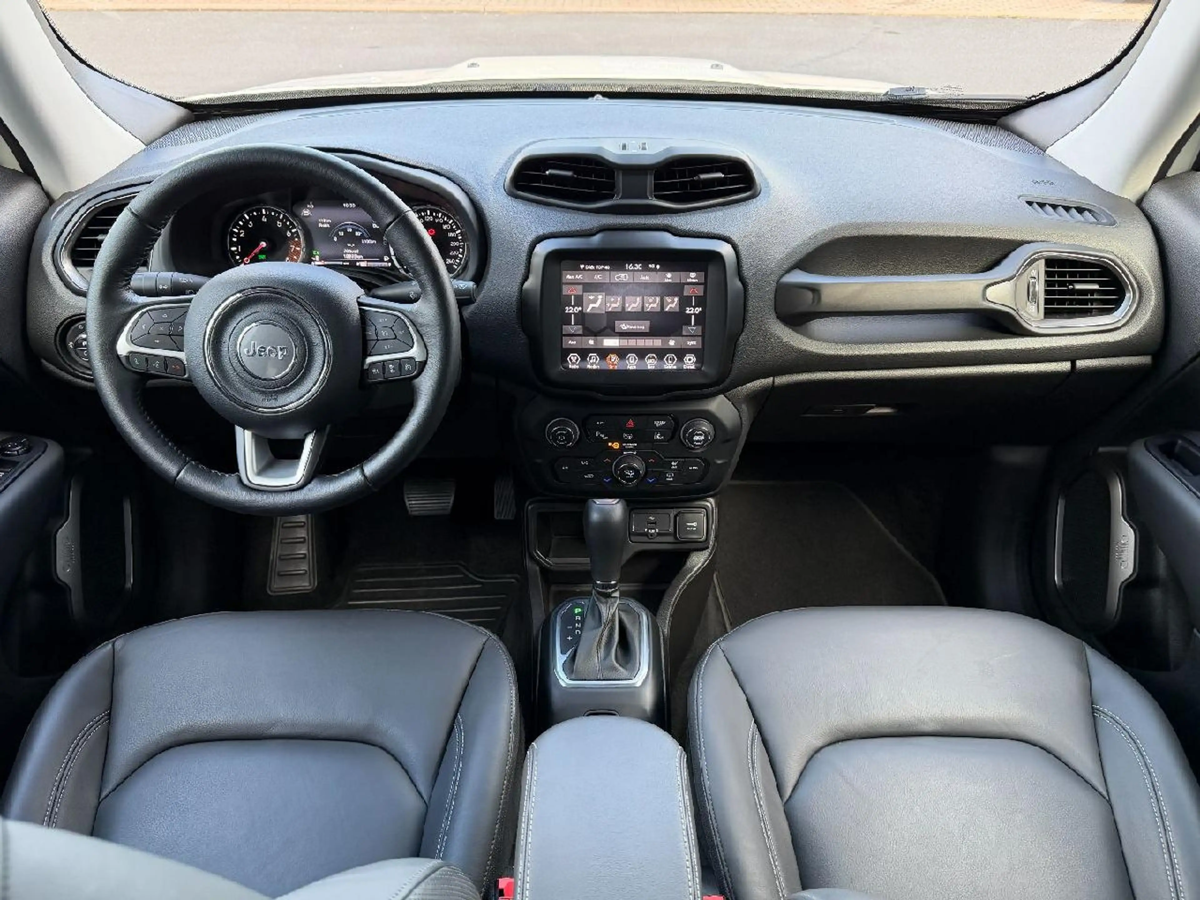 Jeep Renegade Longitude Mild-Hybrid FWD — photo 12