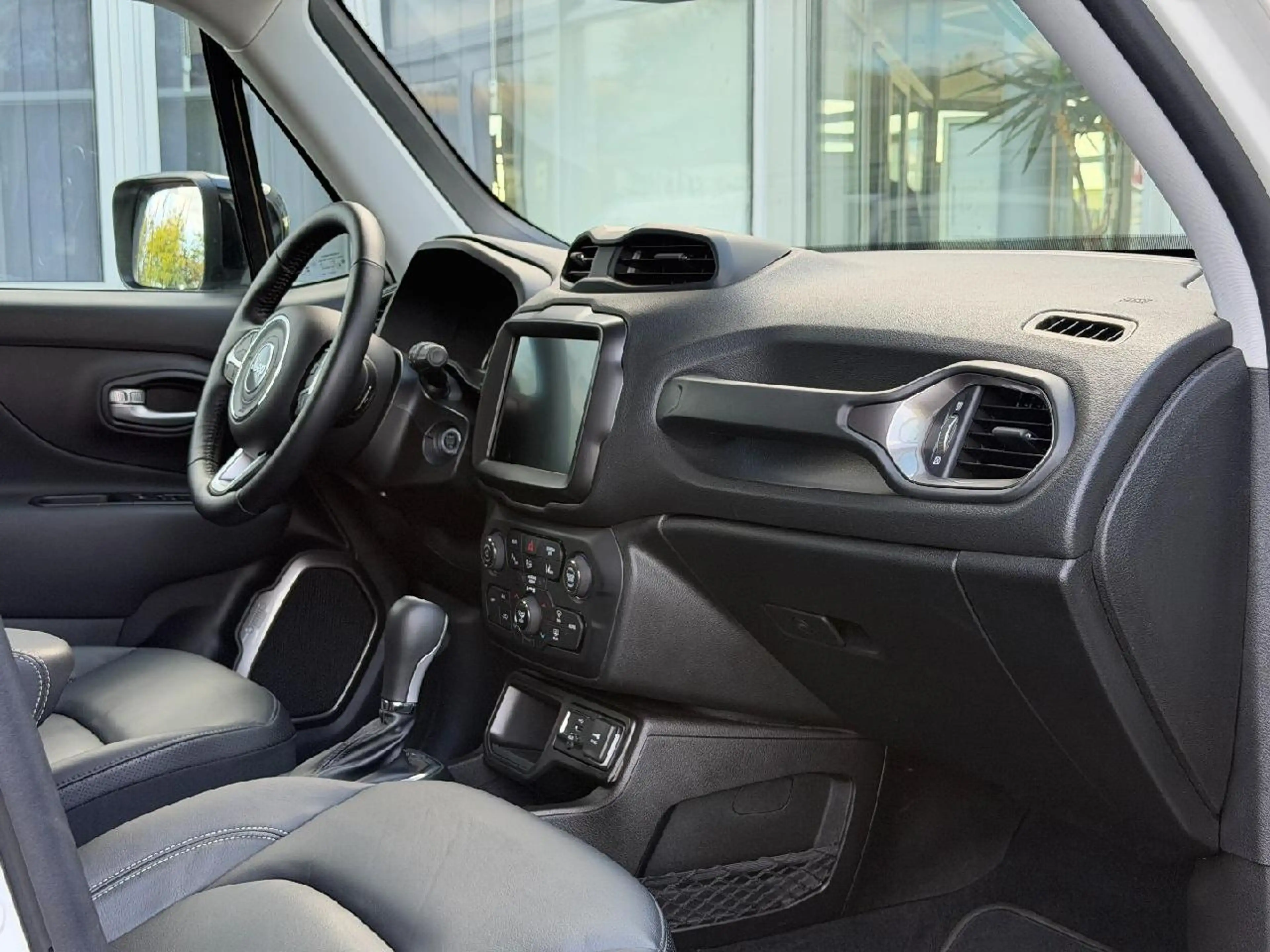 Jeep Renegade Longitude Mild-Hybrid FWD — photo 9