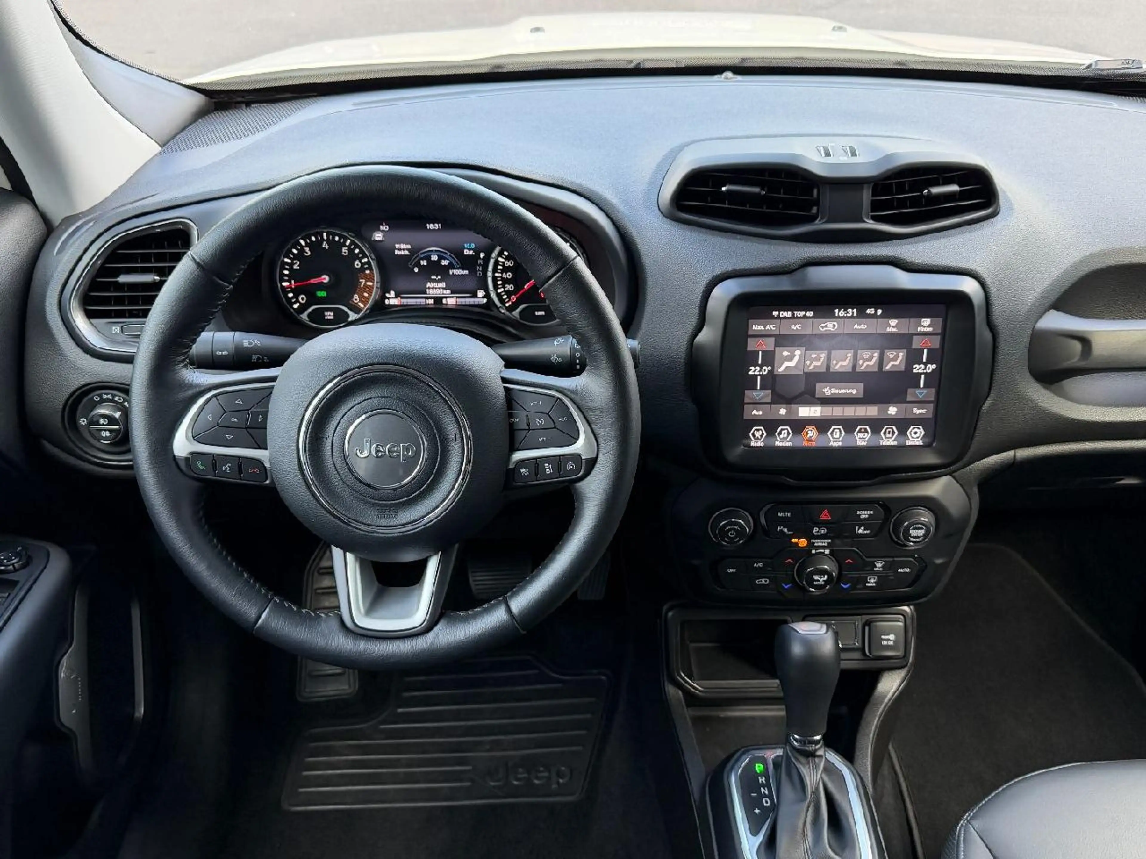 Jeep Renegade Longitude Mild-Hybrid FWD — photo 11