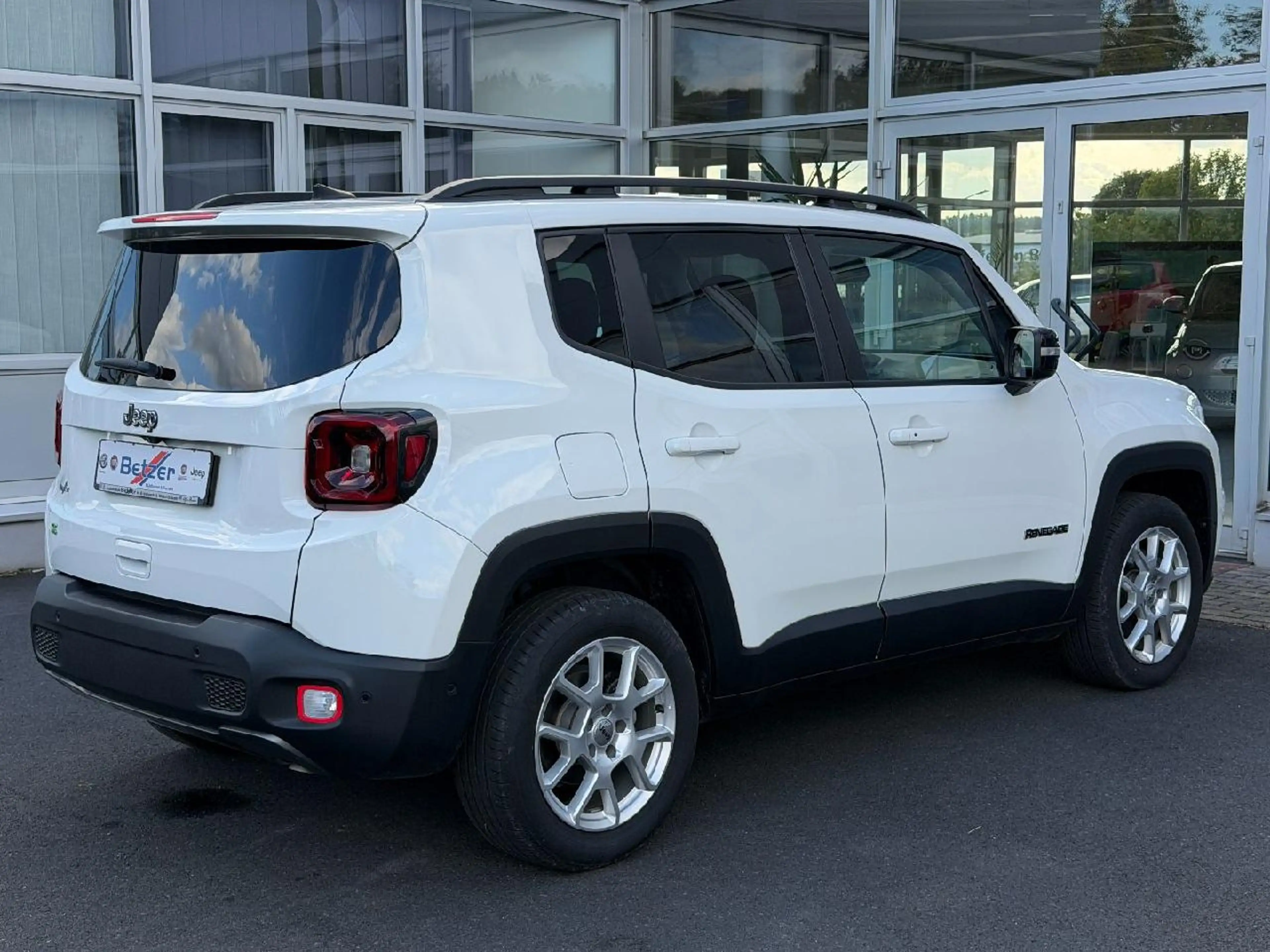 Jeep Renegade Longitude Mild-Hybrid FWD — photo 4