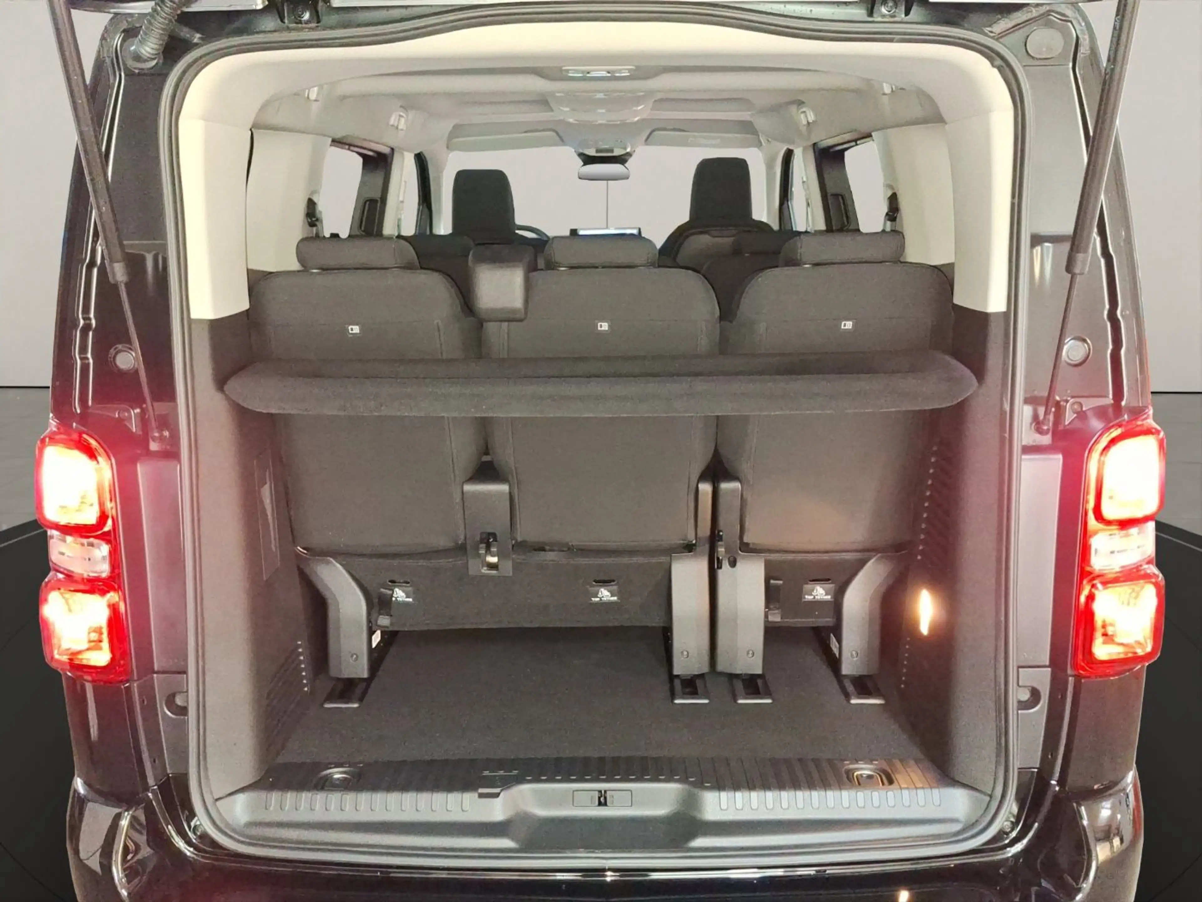 Peugeot Traveller 2.2 Diesel 180 L2 Active LED+Navi+SHZ — photo 8