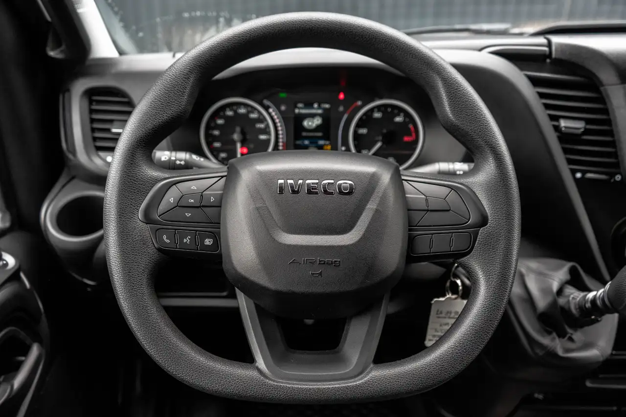 Iveco Daily 2023 — фото 14