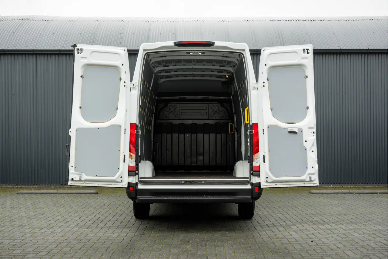 Iveco Daily 2023 — фото 9