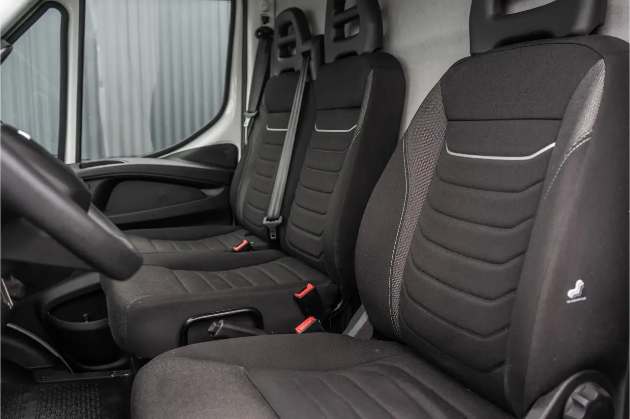 Iveco Daily 2023 — фото 12