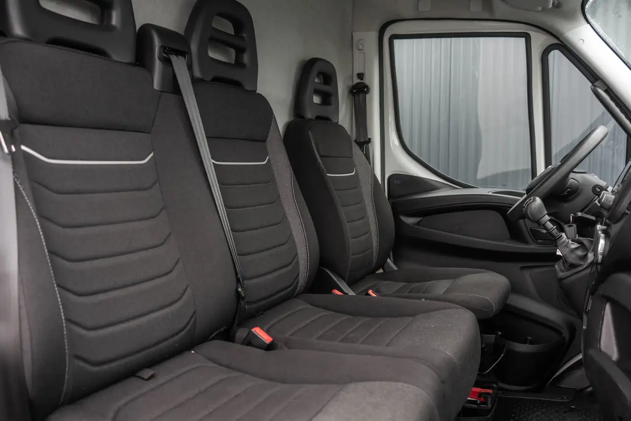 Iveco Daily 2023 — фото 13