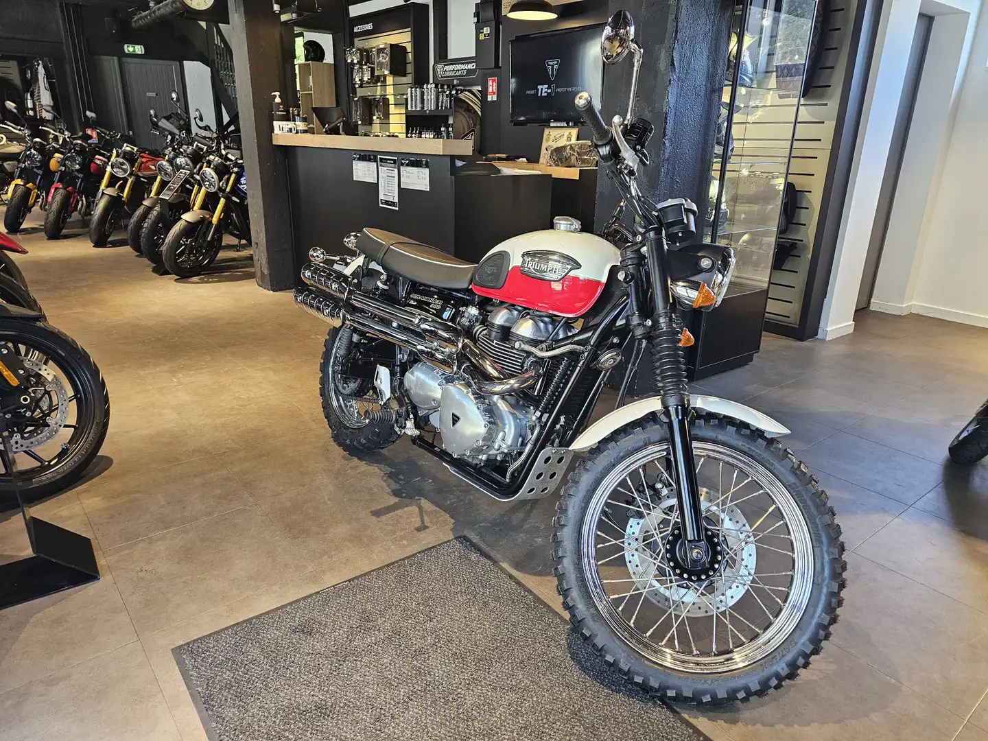 Triumph Scrambler Wit - 1