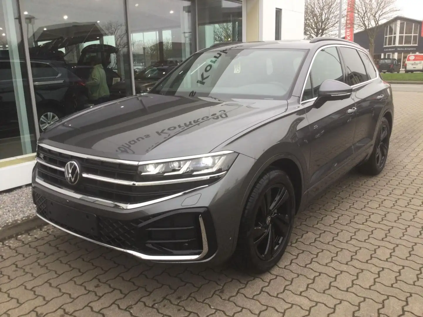 Volkswagen Touareg 3,0 V6 TDI R-Line 4Motion AHK PANO Stand Grijs - 2