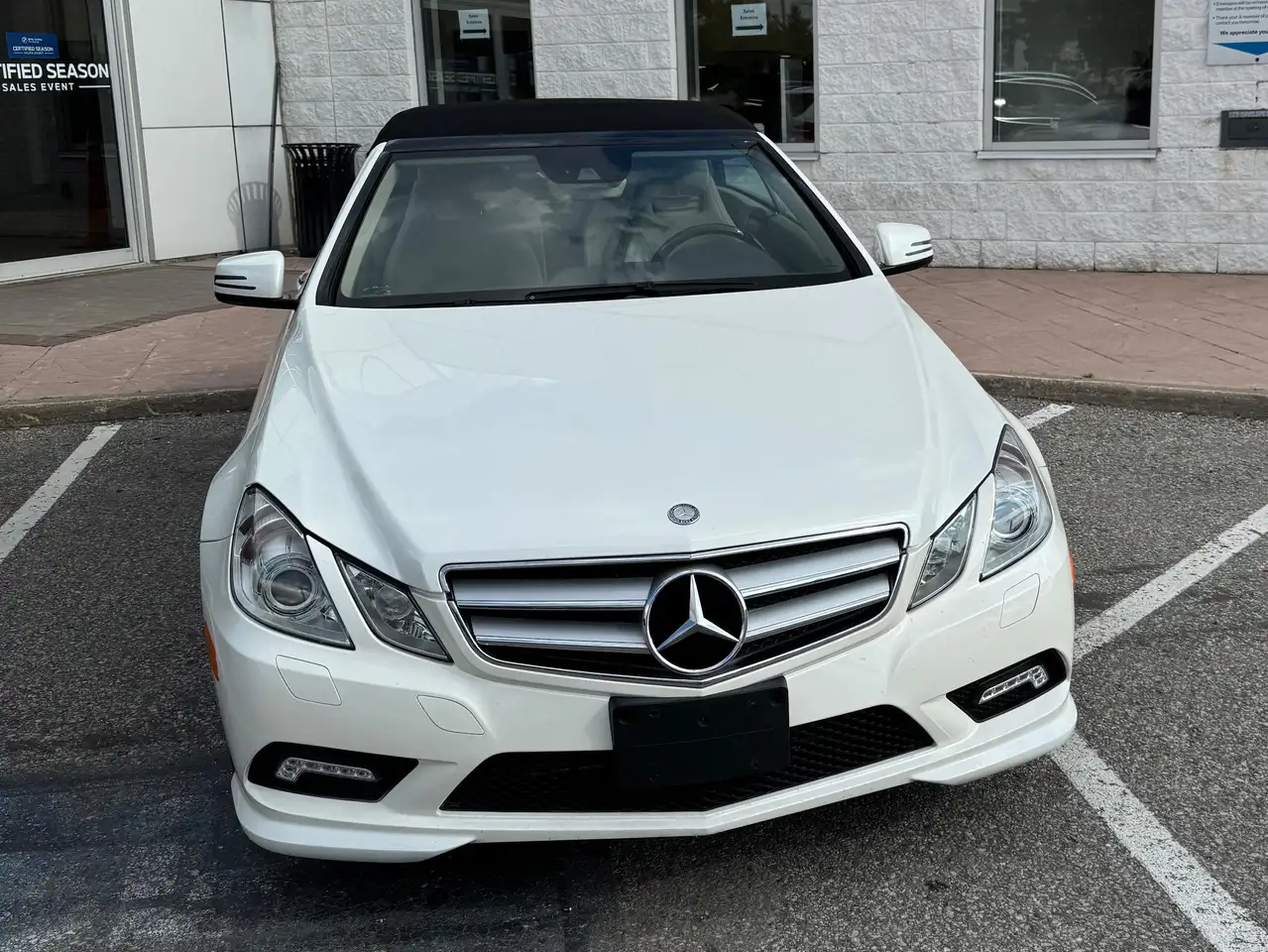 Mercedes-Benz E-Class снимка Mercedes-Benz E-Class