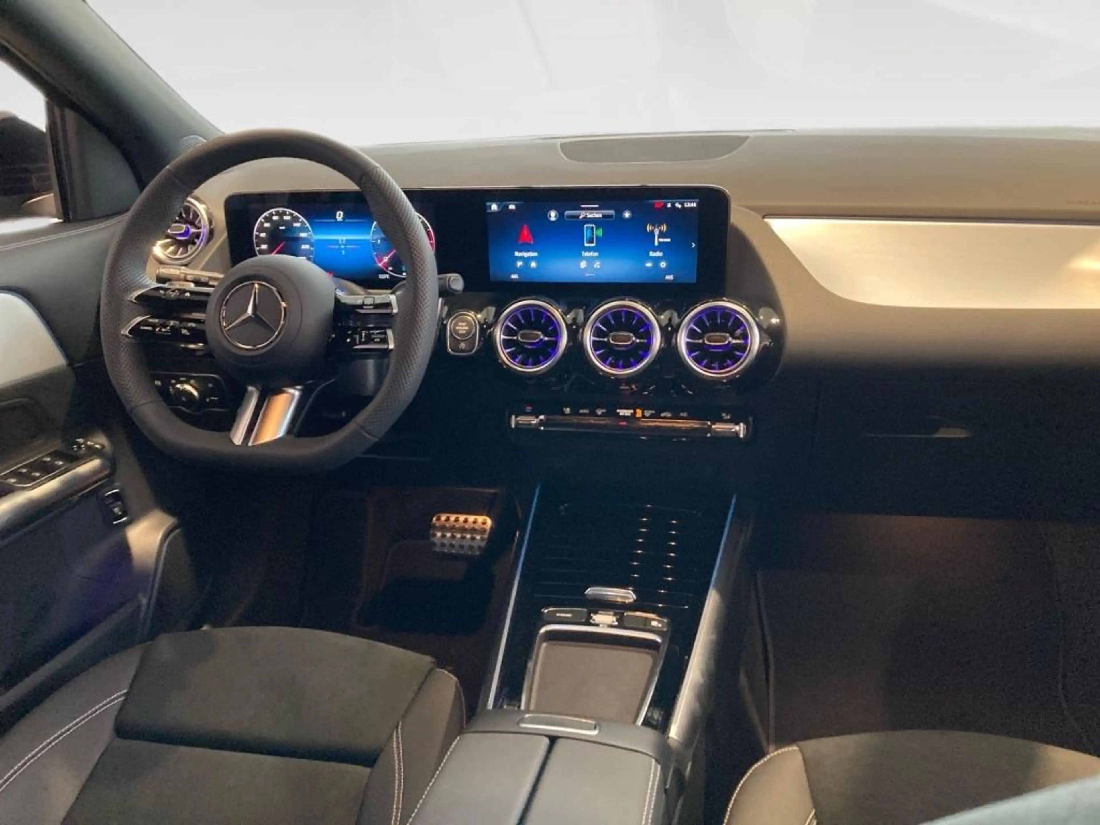 Mercedes-Benz GLA 220 d 4M AMG-Line+Night+AHK+DISTRO+MULTIBEAM — photo 8