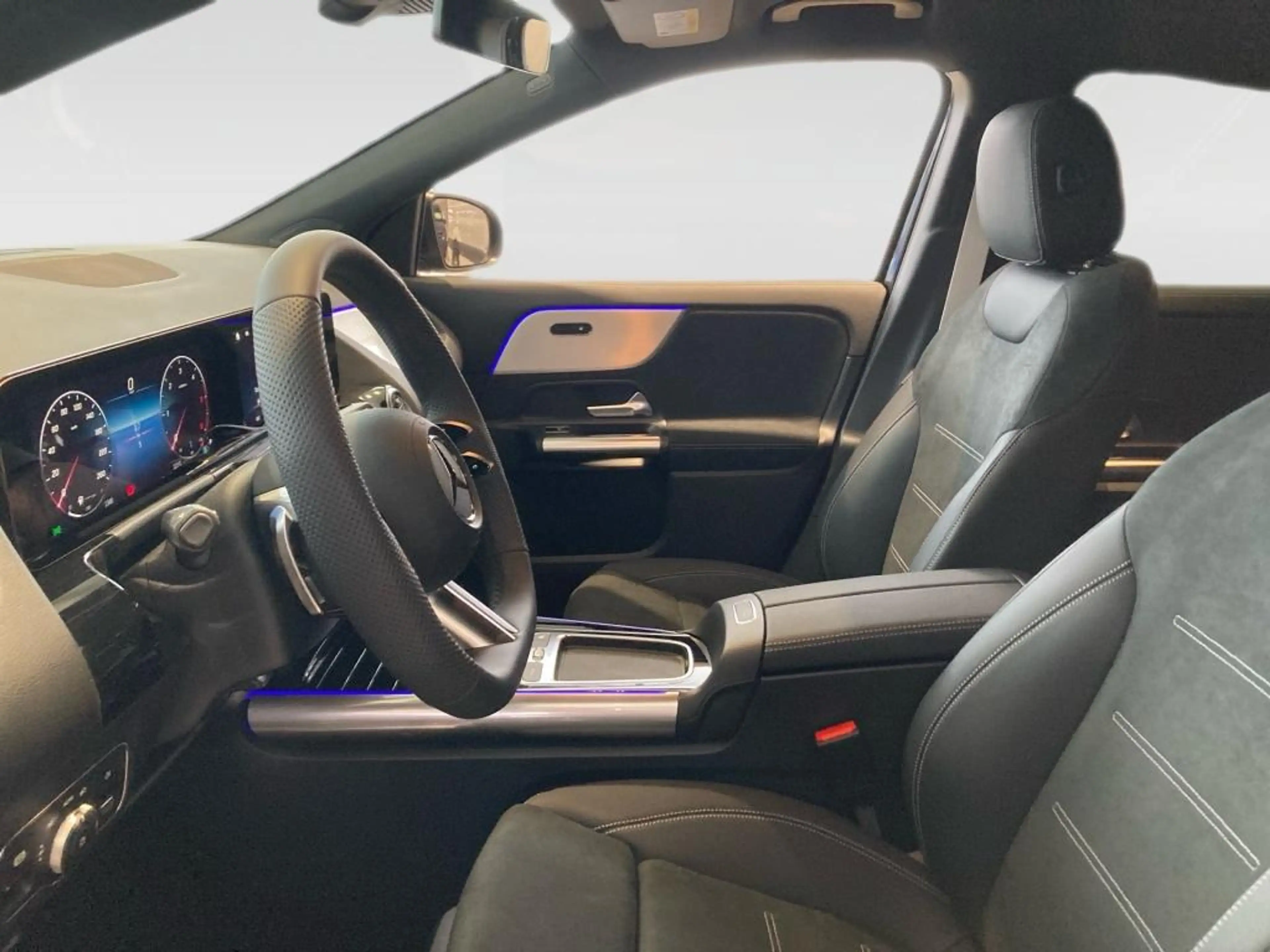 Mercedes-Benz GLA 220 d 4M AMG-Line+Night+AHK+DISTRO+MULTIBEAM — photo 11