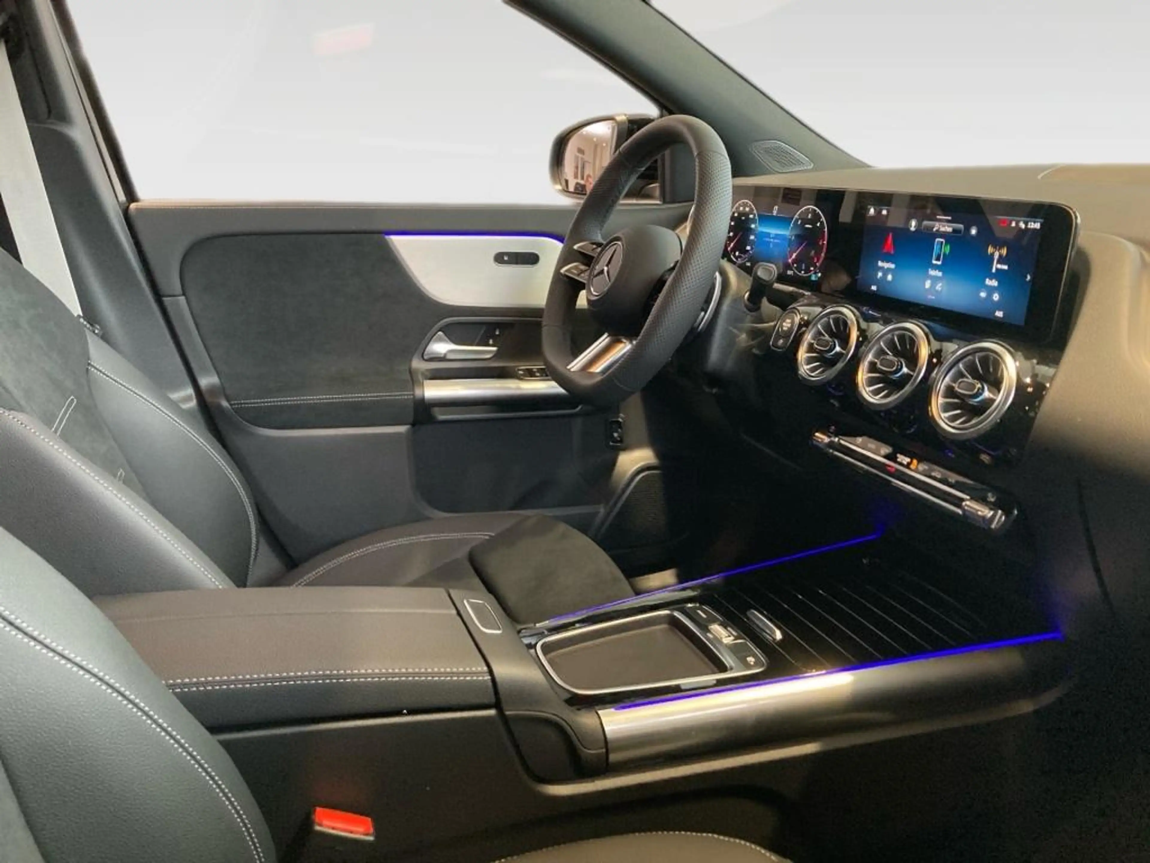 Mercedes-Benz GLA 220 d 4M AMG-Line+Night+AHK+DISTRO+MULTIBEAM — photo 10