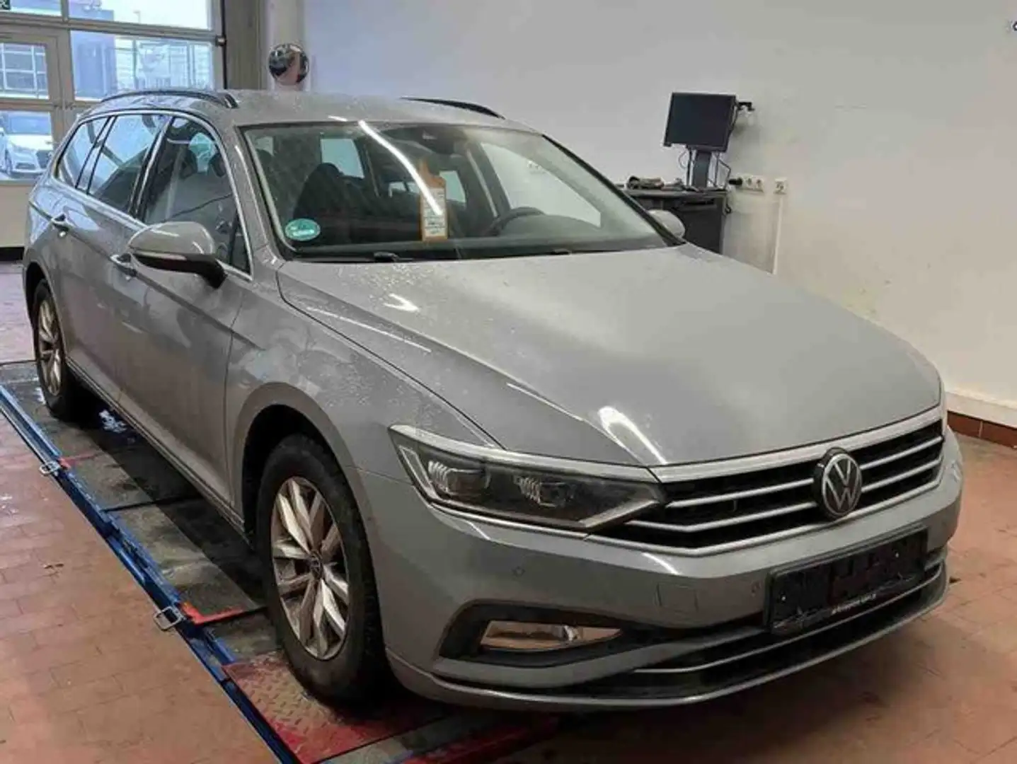 Volkswagen Passat Variant 1.5TSI DSG Business Grau - 2