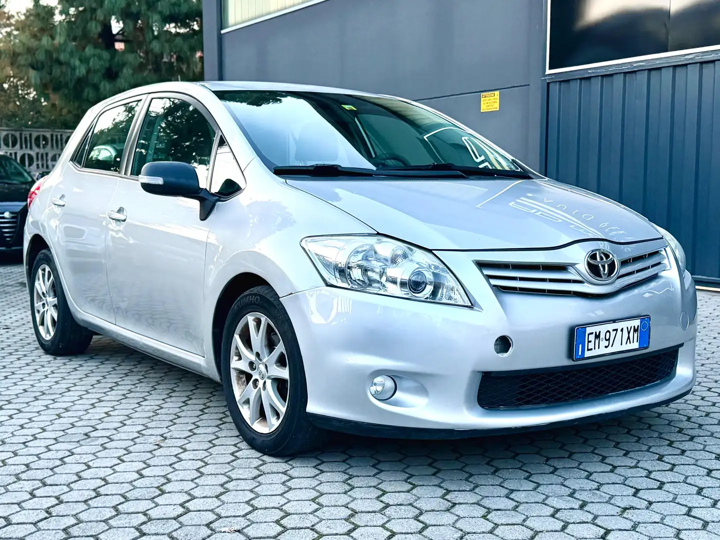 Toyota Auris Toyota Auris I 5p 1.4d Active c/CL Neopatentati Zilver - 2
