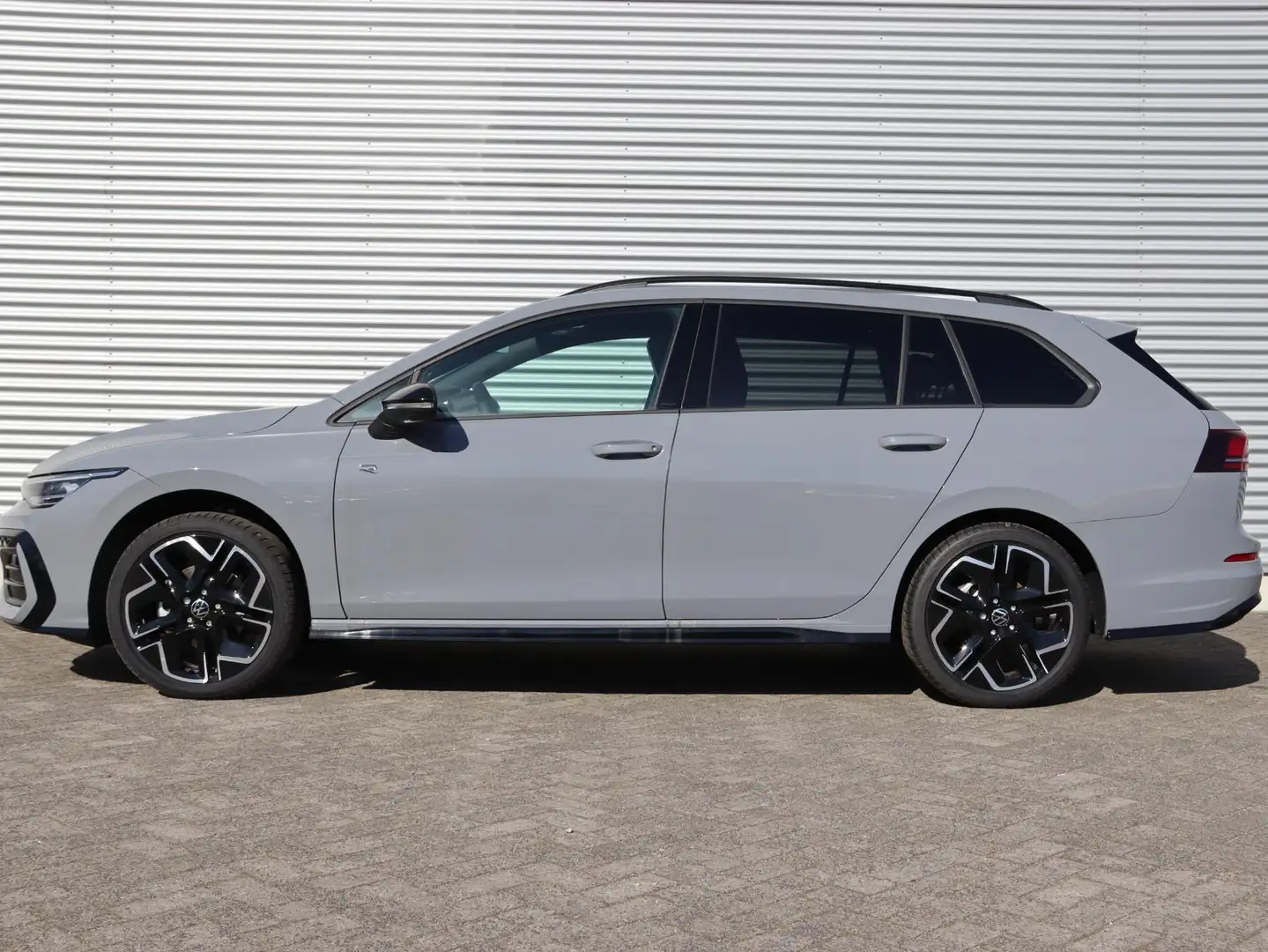 Volkswagen Golf Variant R-Line-Edition 1.5 eTSI 85 kW / 116 pk Variant 7 v Grau - 2