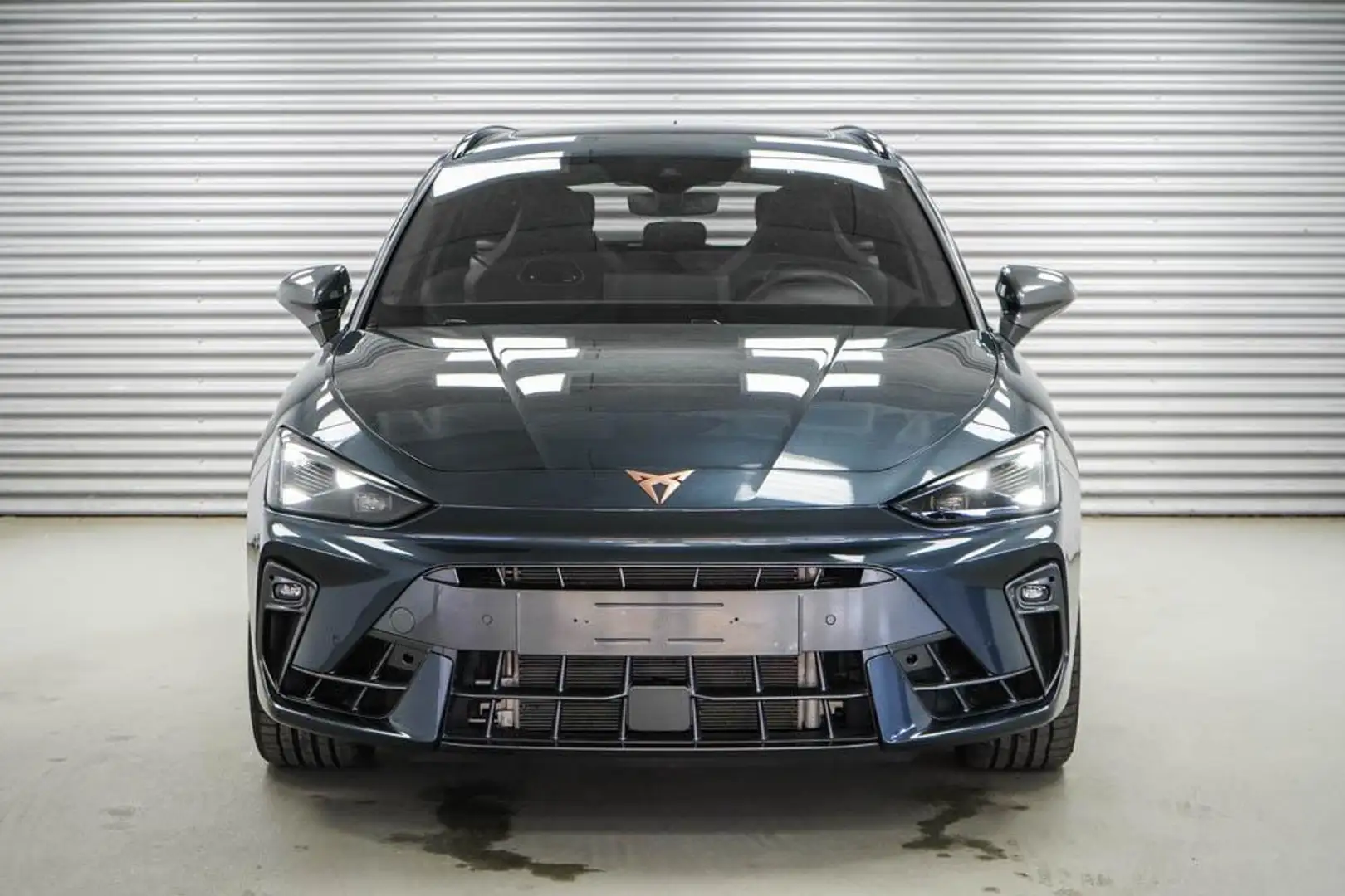 CUPRA Leon Sportstourer ST 2,0 TSI DSG 4x4 VZ - LAGER 245 ... Grau - 2