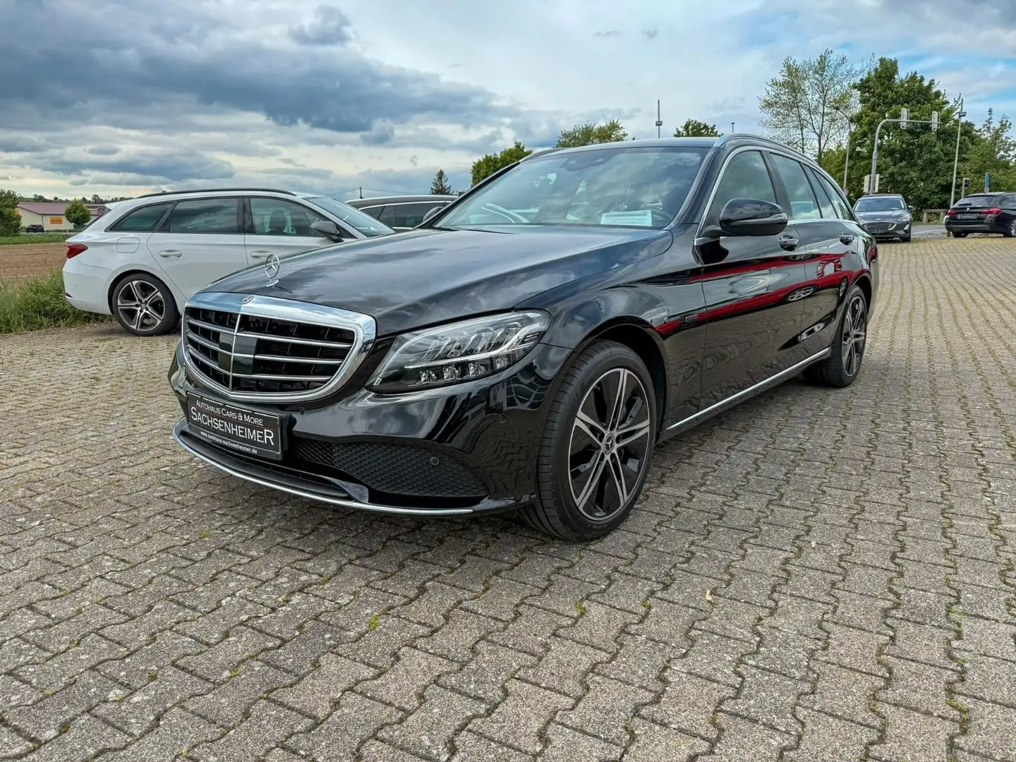 Mercedes-Benz C 300 e T-Modell | ACC | Spurhalte. | LED | AHK Nero - 1