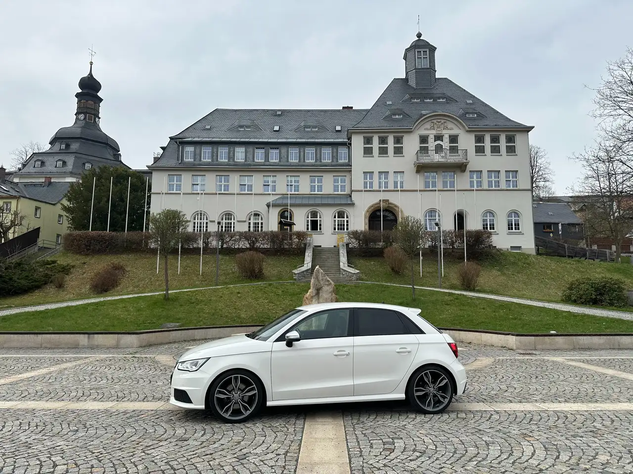 Audi S1