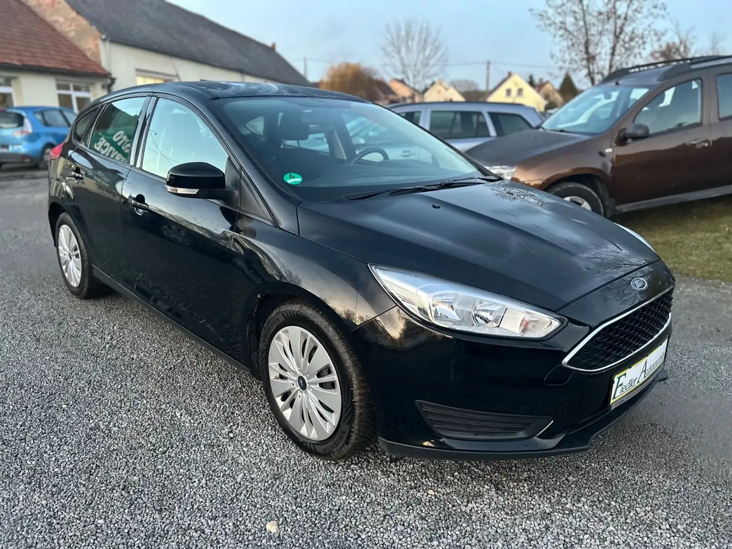 Ford Focus 1,0/Klima/Sitz+Lenkrad+Scheibenhzg./45TKM Schwarz - 2
