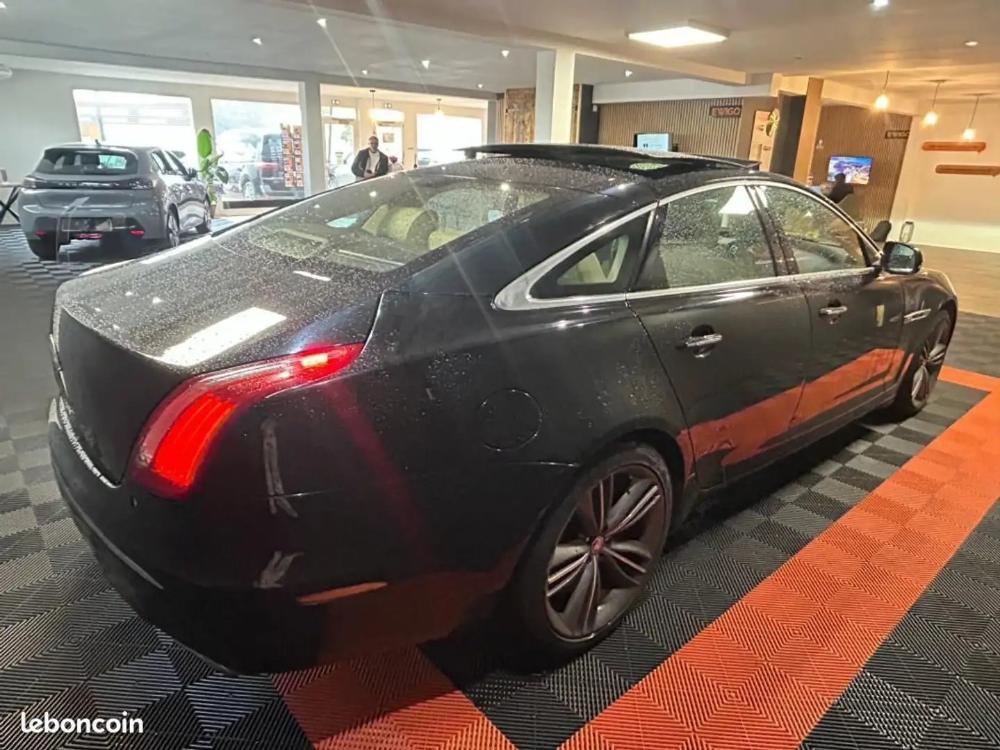 Jaguar XJ 5.0 510 V8 SUPERSPORT BVA + 2ÈME MAINS Schwarz - 2