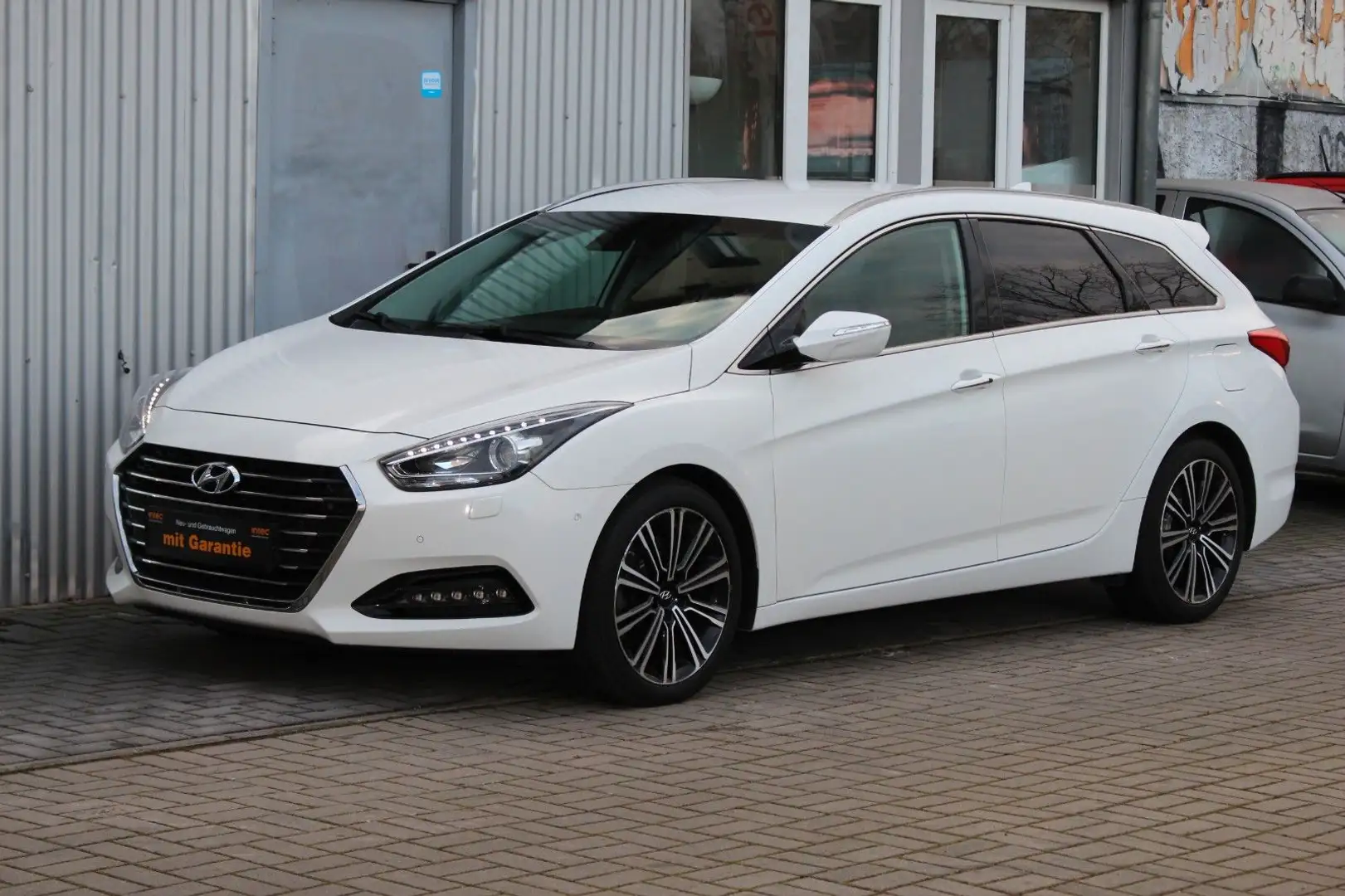 Hyundai i40 cw blue Premium Automatik+Navi+Bi-Xenon+Lede Weiß - 1