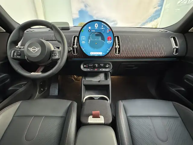 Mini Hatch view 7