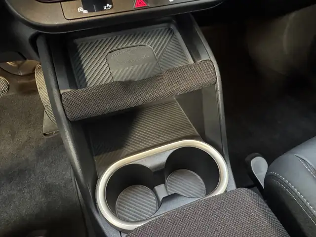 Mini Hatch view 12