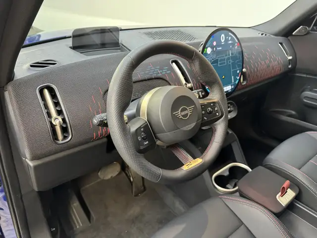 Mini Hatch view 8