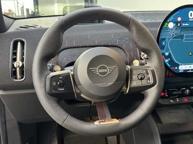 Mini Hatch view 9