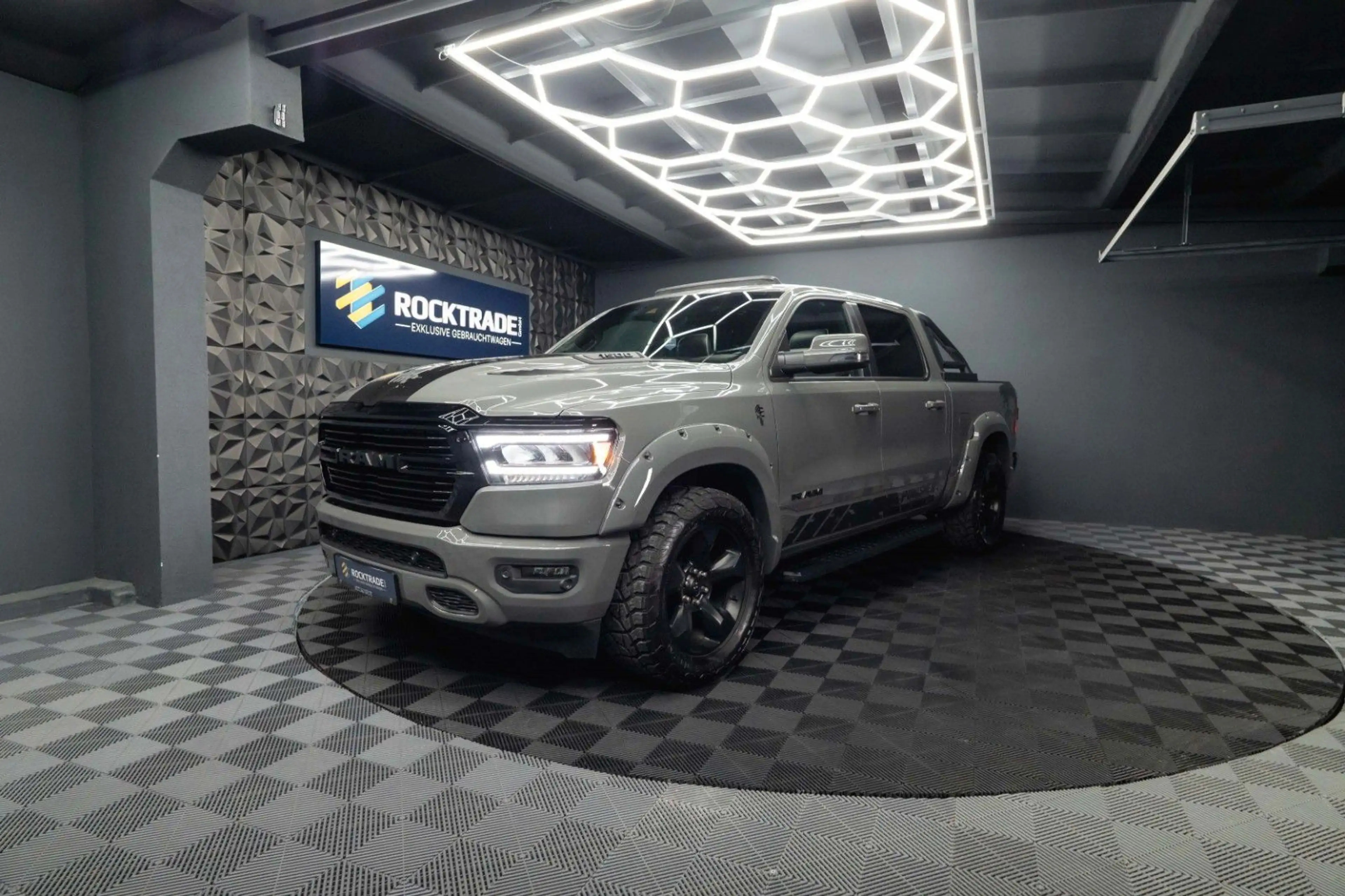 Dodge RAM 5.7 V8 HEMI 4x4 LARAMIE PUNISHER *Pano*19%* — photo 8