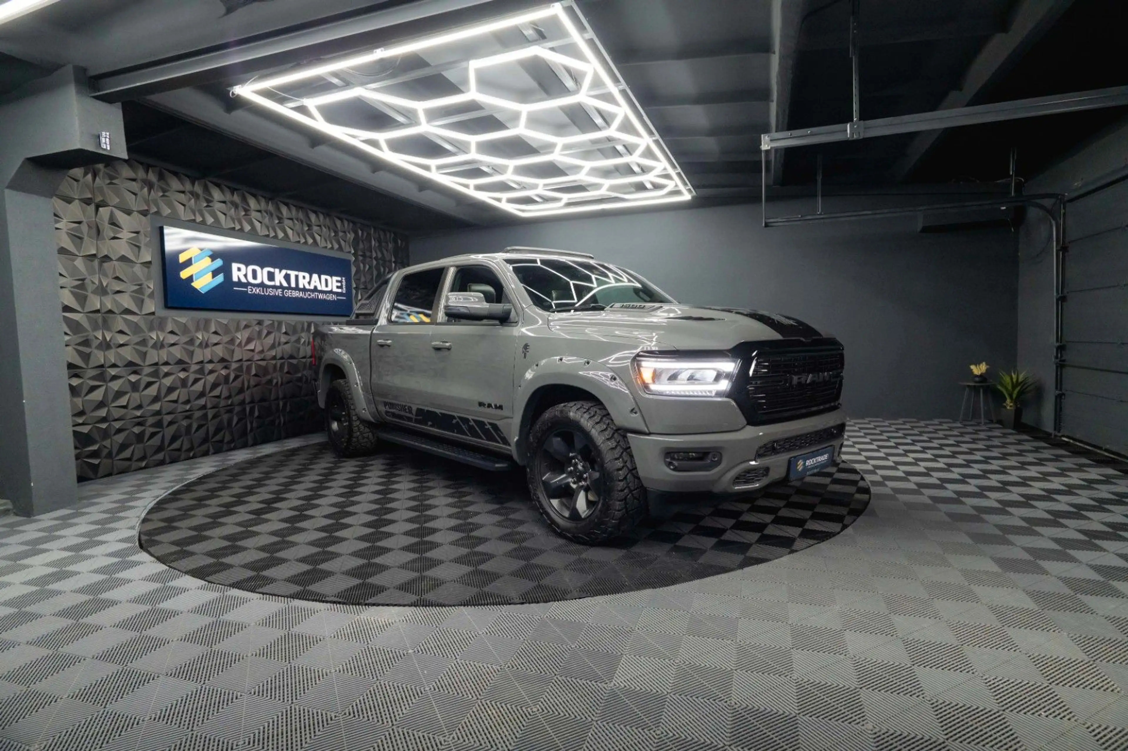 Dodge RAM 5.7 V8 HEMI 4x4 LARAMIE PUNISHER *Pano*19%* — photo 14
