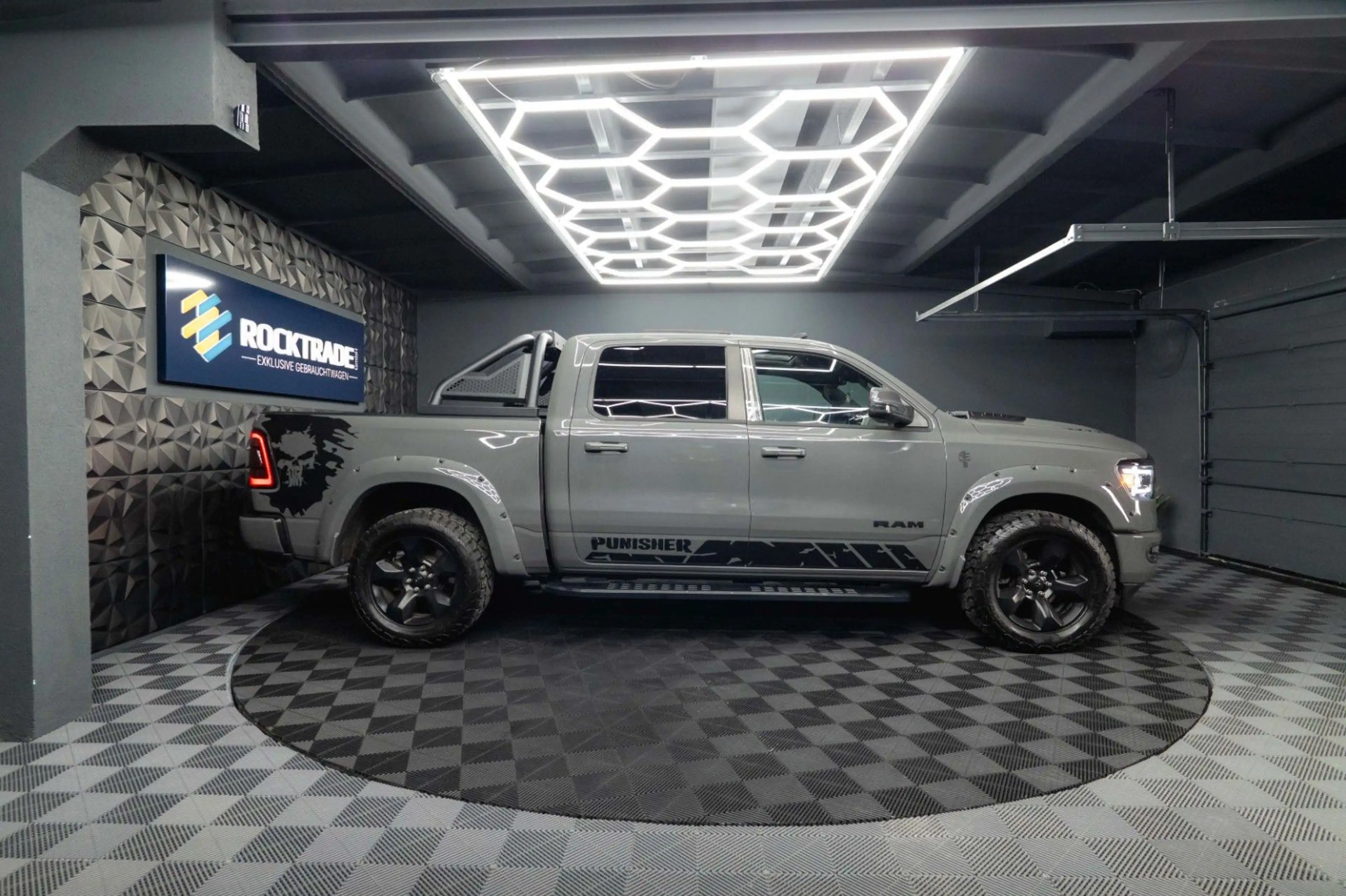 Dodge RAM 5.7 V8 HEMI 4x4 LARAMIE PUNISHER *Pano*19%* — photo 15
