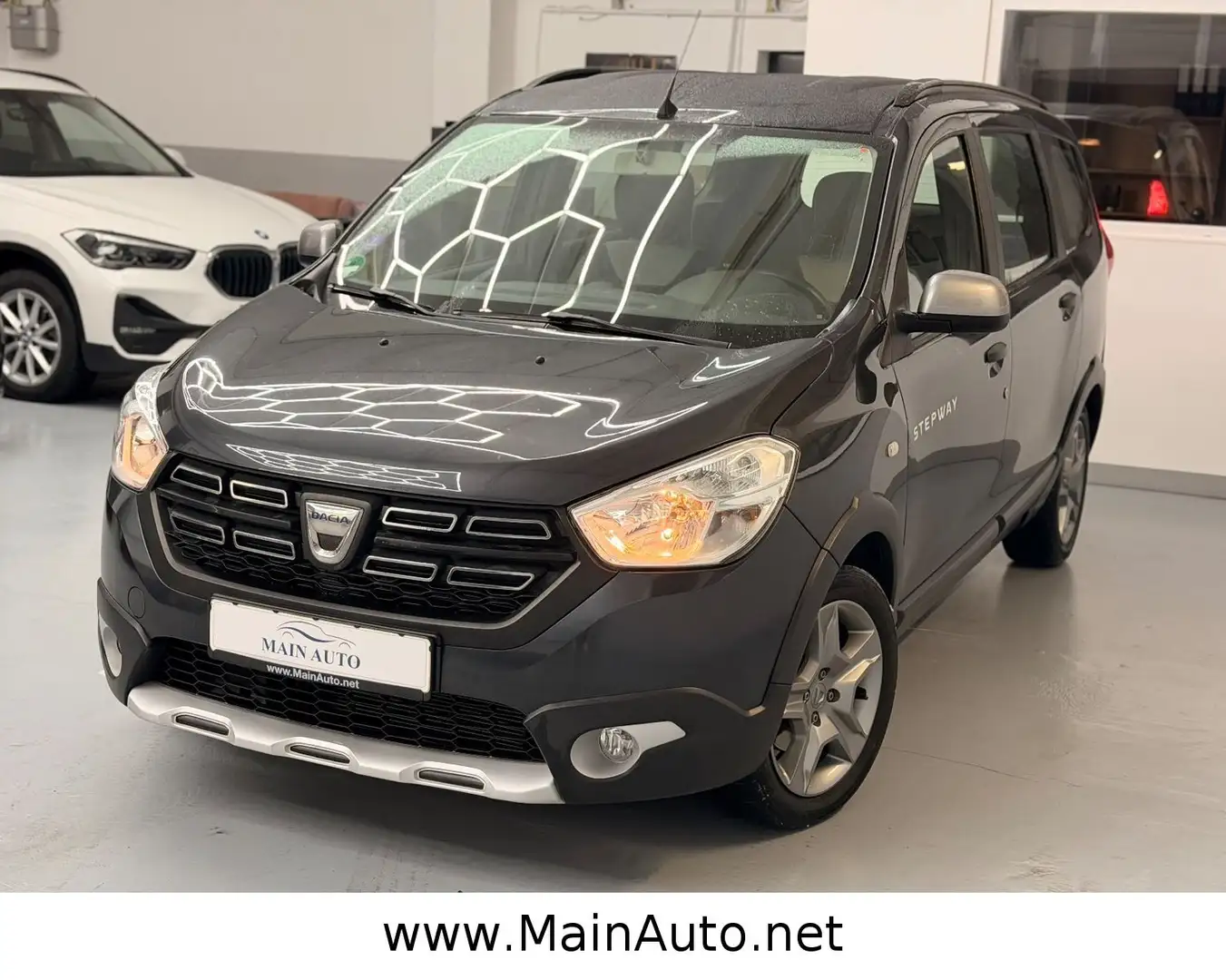 Dacia Lodgy Stepway 1.3l 1.Hand/5-Sitze/CAM/AHK/NAVI Grau - 1