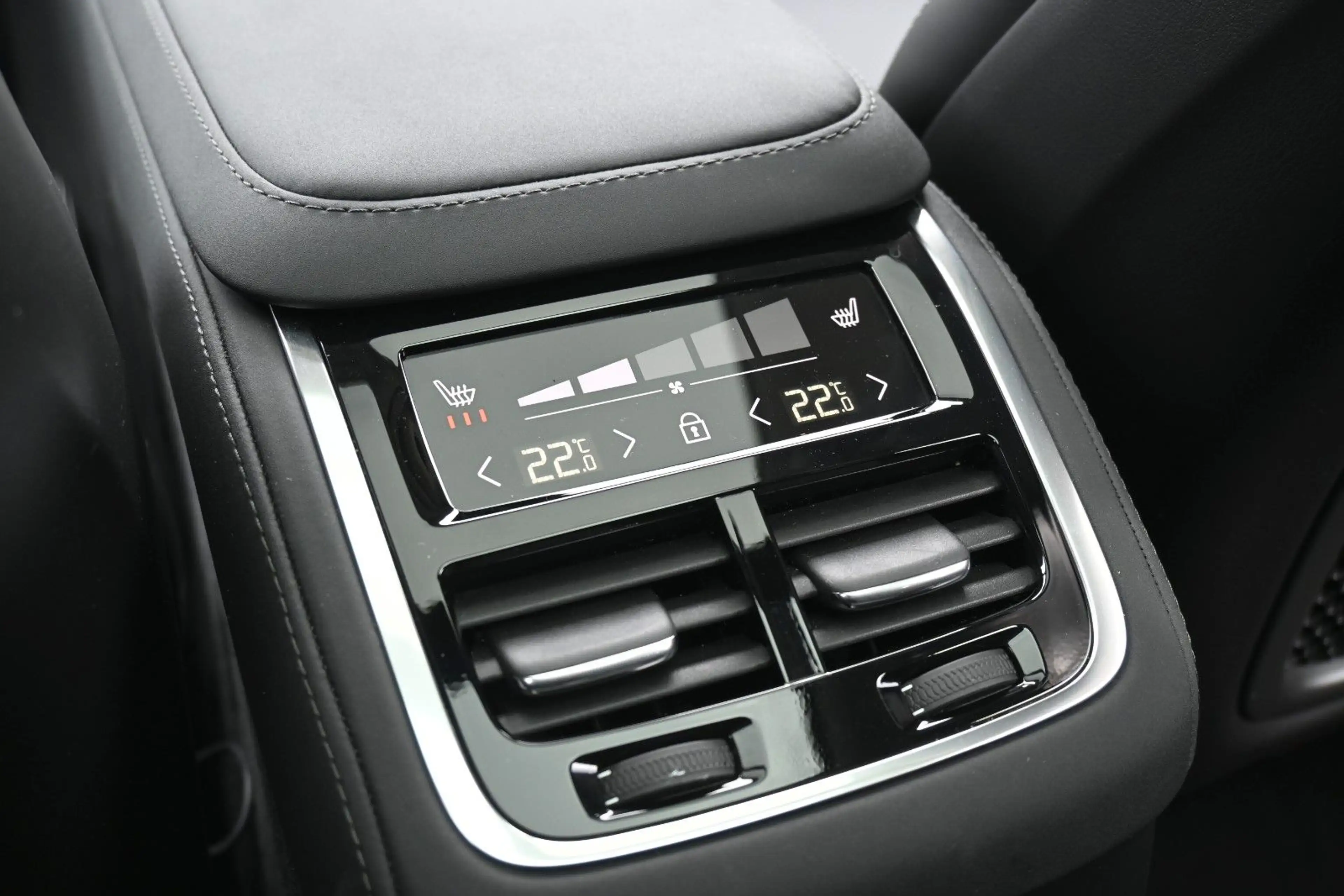 Volvo XC90 T8 AWD Ultra Dark*STDHZG*360°*LUFT*B&W*VOLL — photo 29