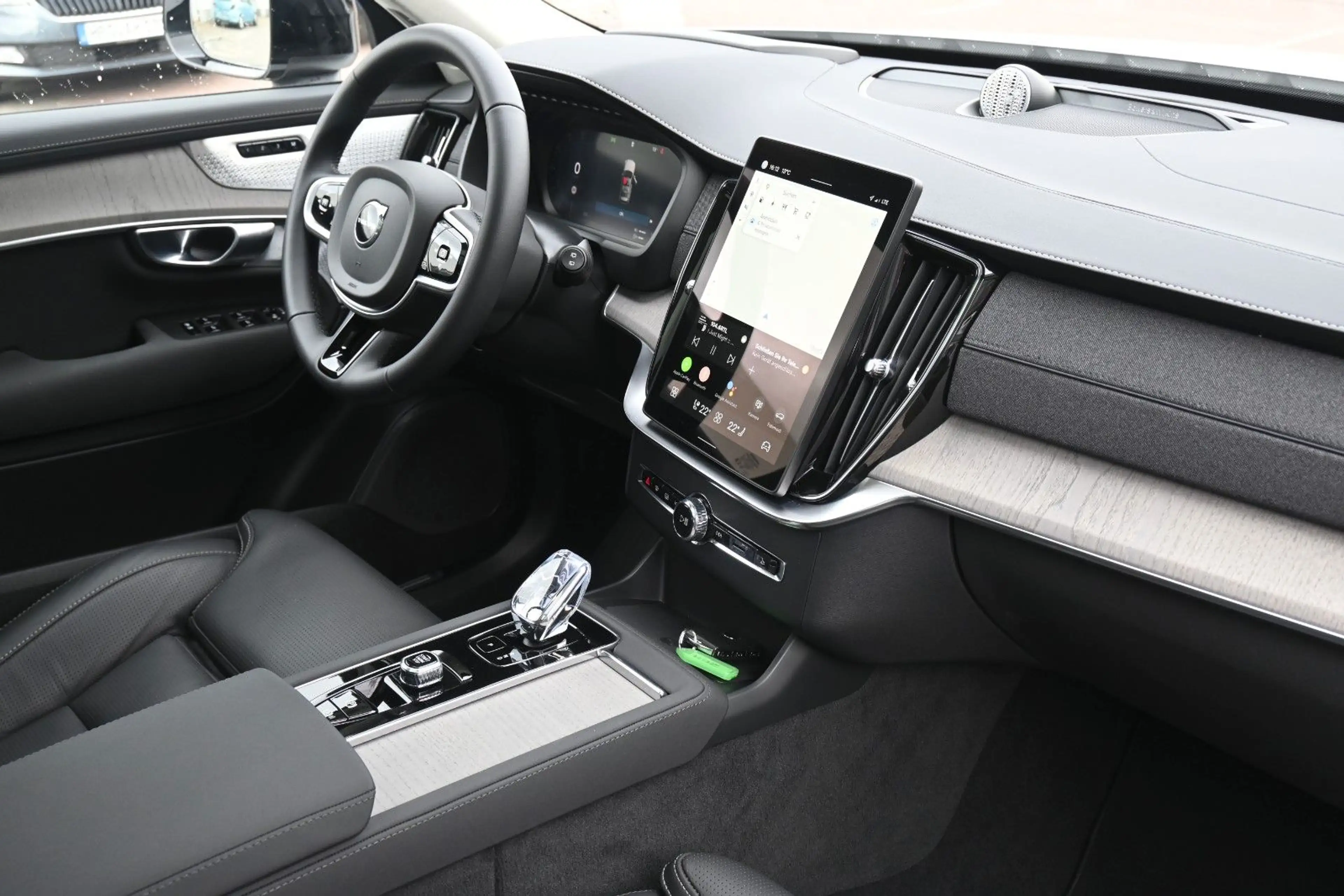 Volvo XC90 T8 AWD Ultra Dark*STDHZG*360°*LUFT*B&W*VOLL — photo 13