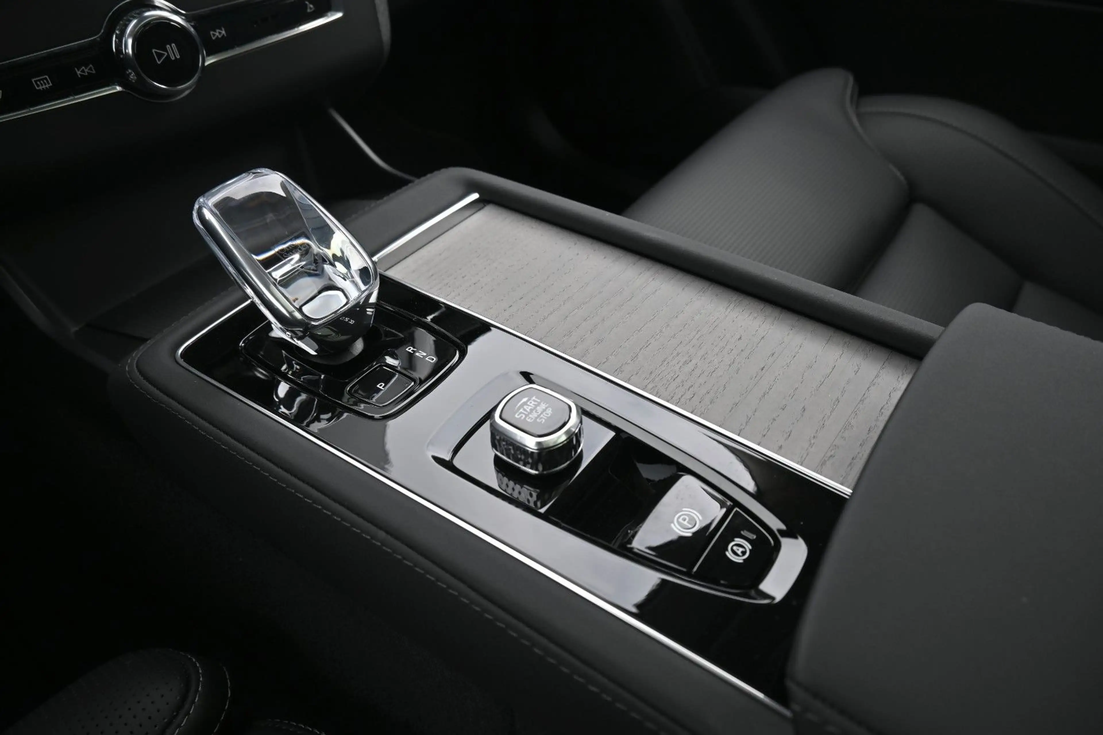 Volvo XC90 T8 AWD Ultra Dark*STDHZG*360°*LUFT*B&W*VOLL — photo 27