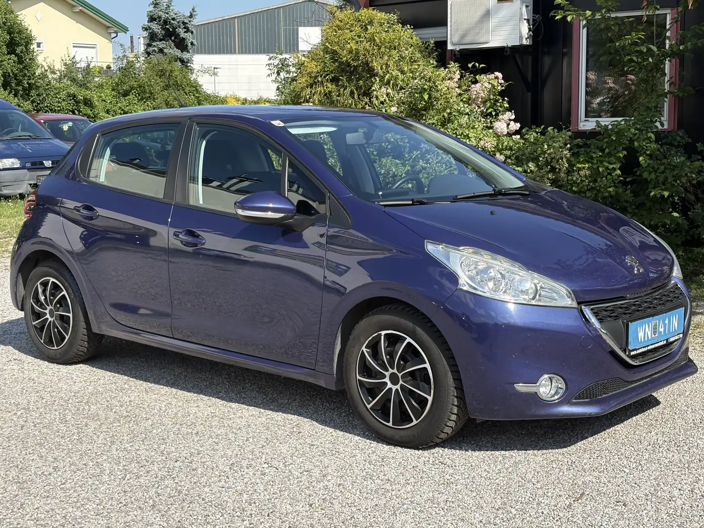 Peugeot 208 Active 1,4 HDI 68 FAP Bleu - 1