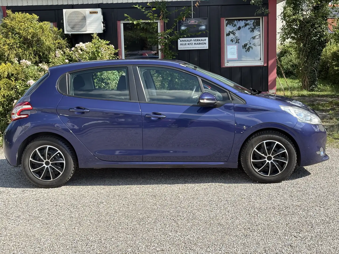 Peugeot 208 Active 1,4 HDI 68 FAP Bleu - 2
