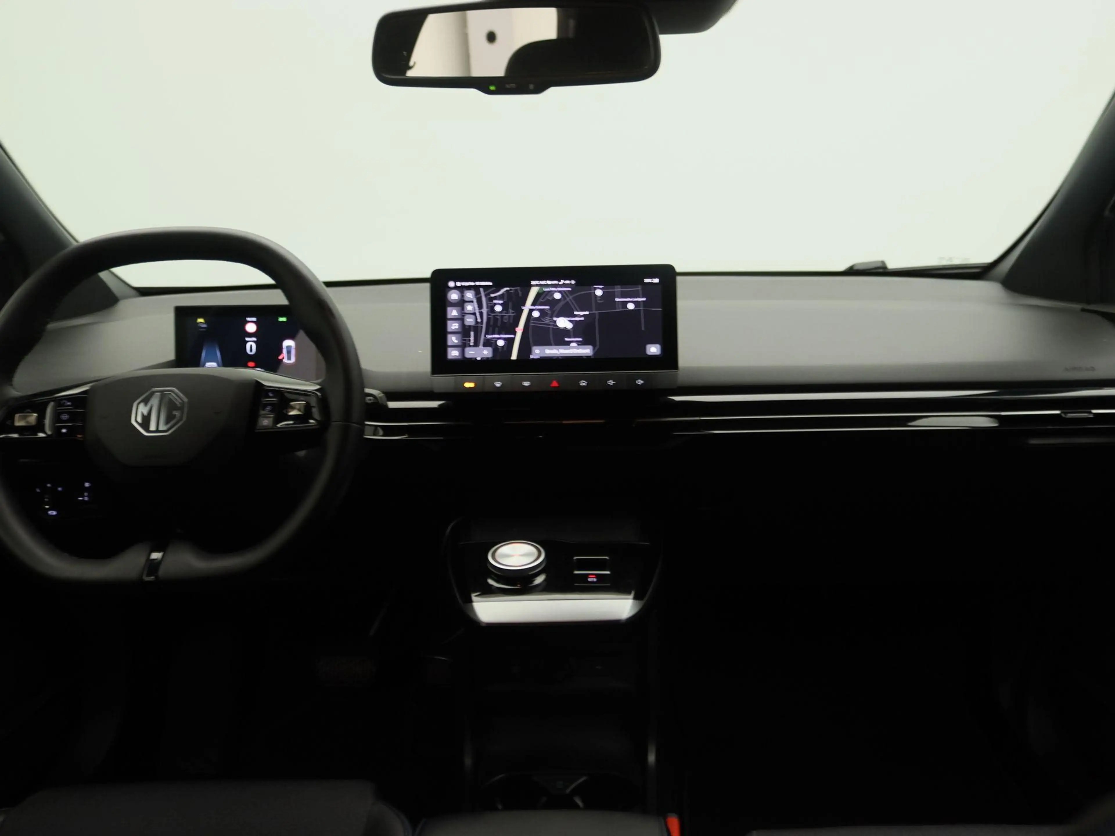 MG MG4 Long Range Luxury 64 kWh — photo 7