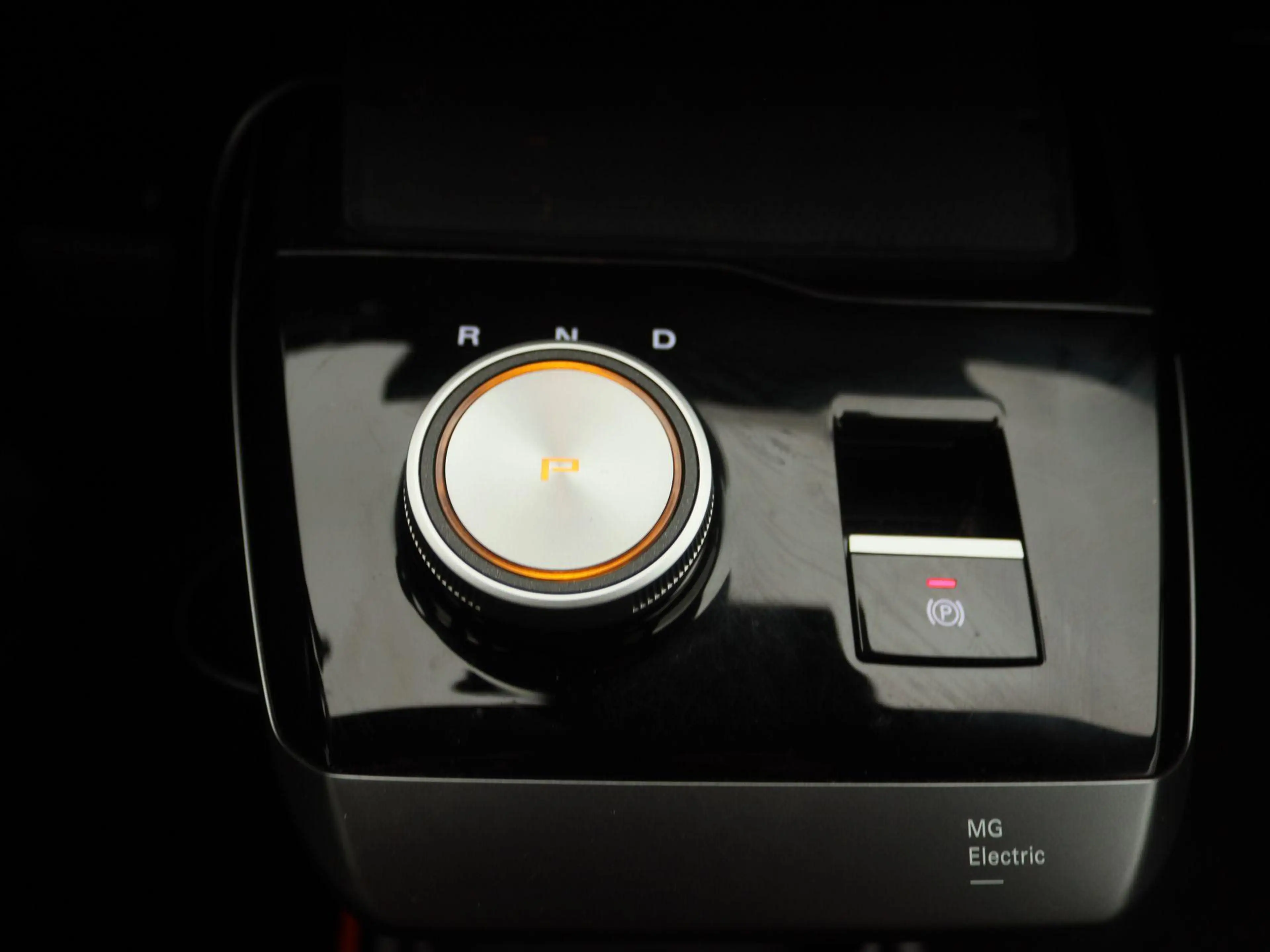 MG MG4 Long Range Luxury 64 kWh — photo 10