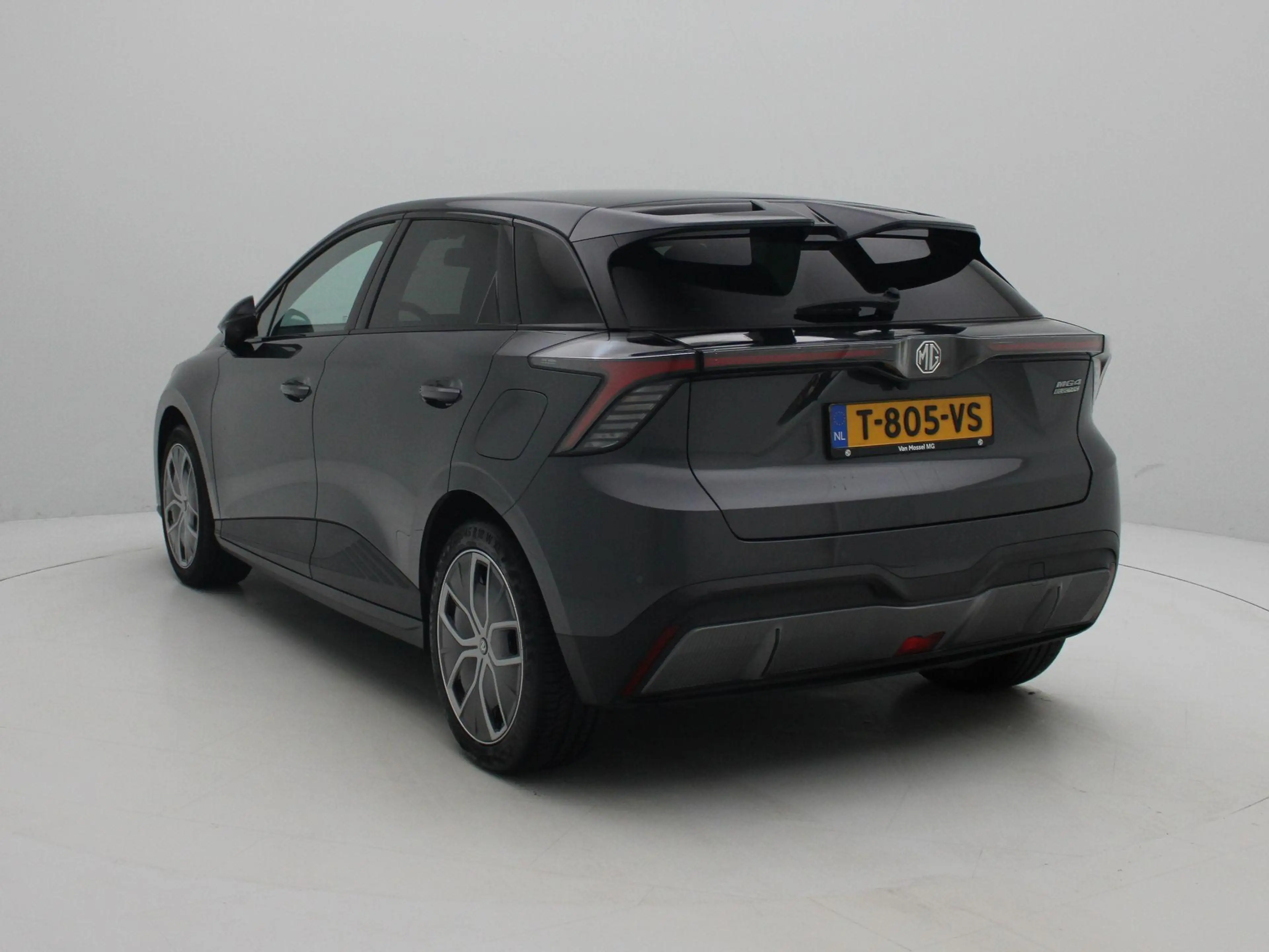 MG MG4 Long Range Luxury 64 kWh — photo 2