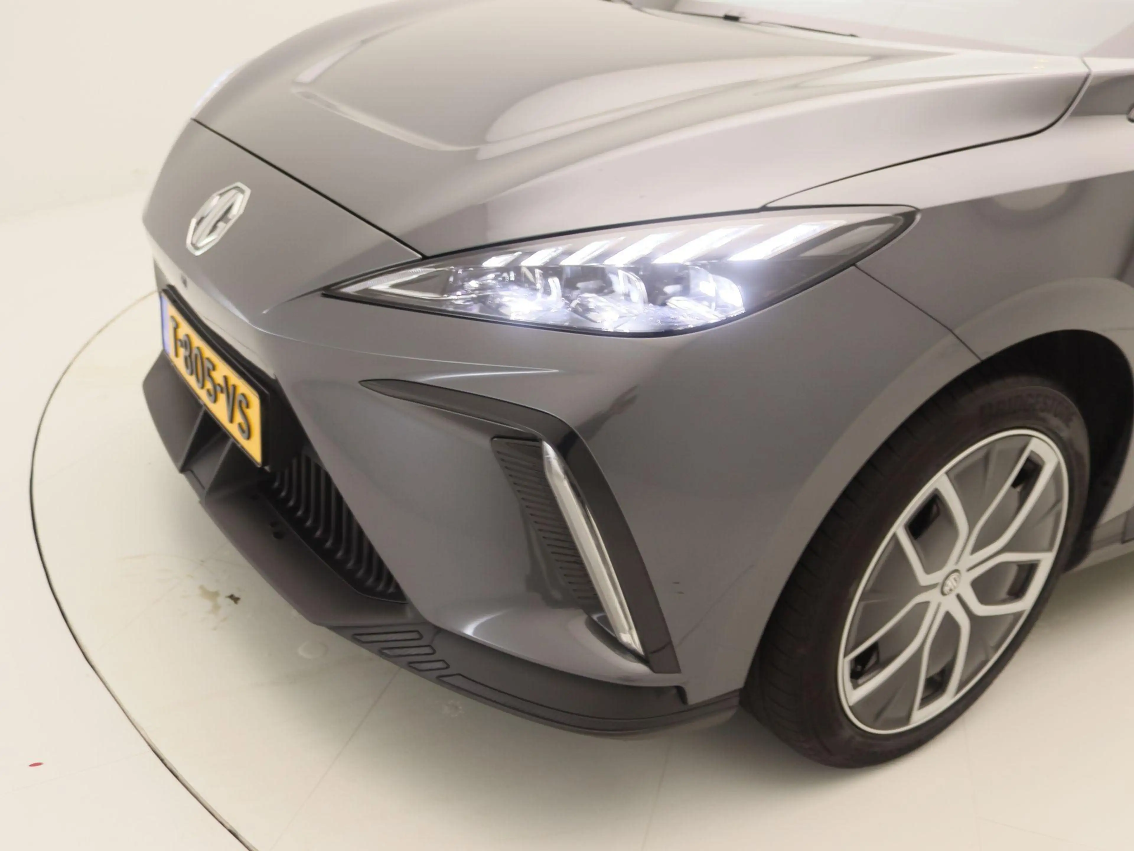 MG MG4 Long Range Luxury 64 kWh — photo 15