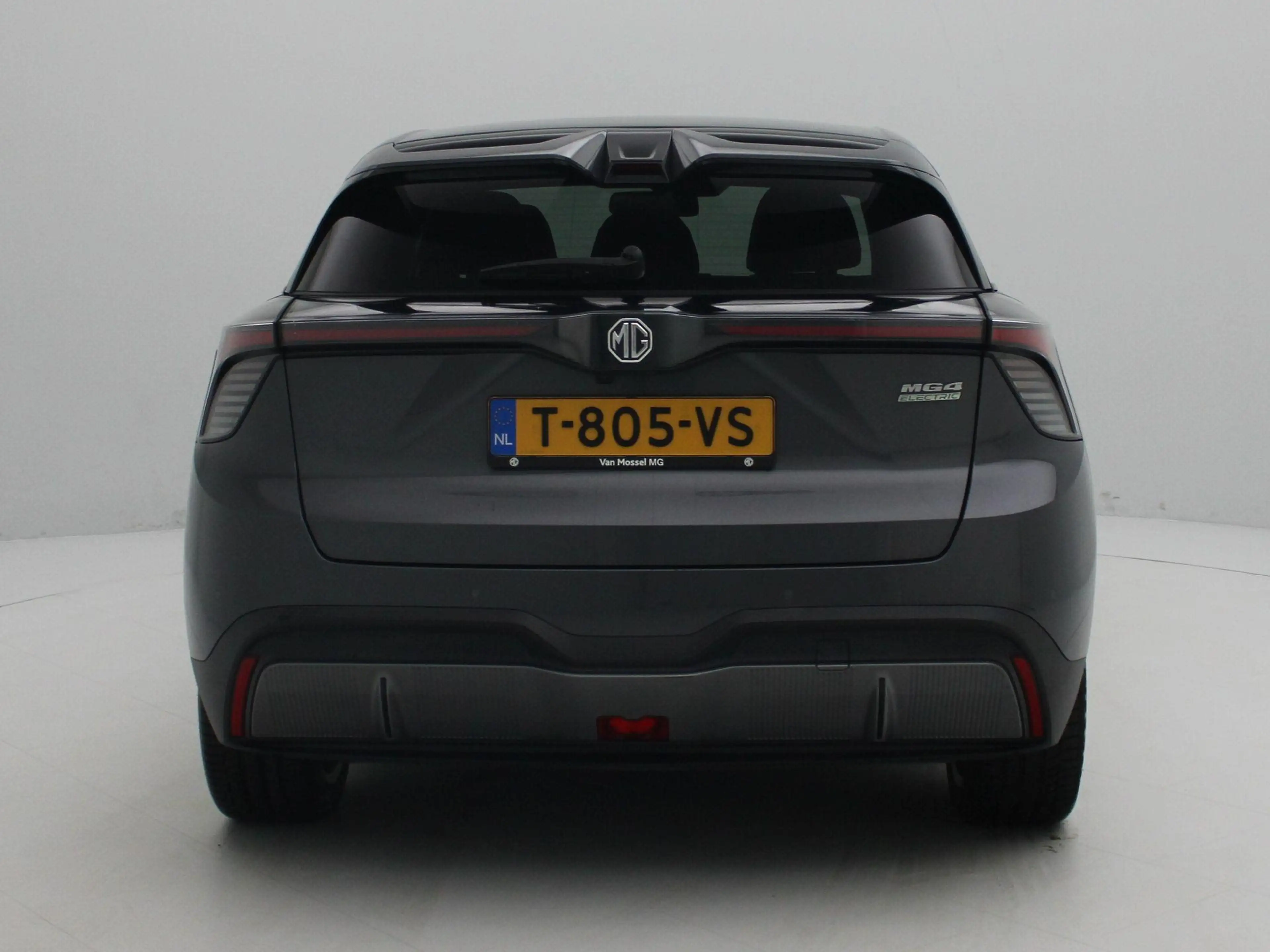 MG MG4 Long Range Luxury 64 kWh — photo 5
